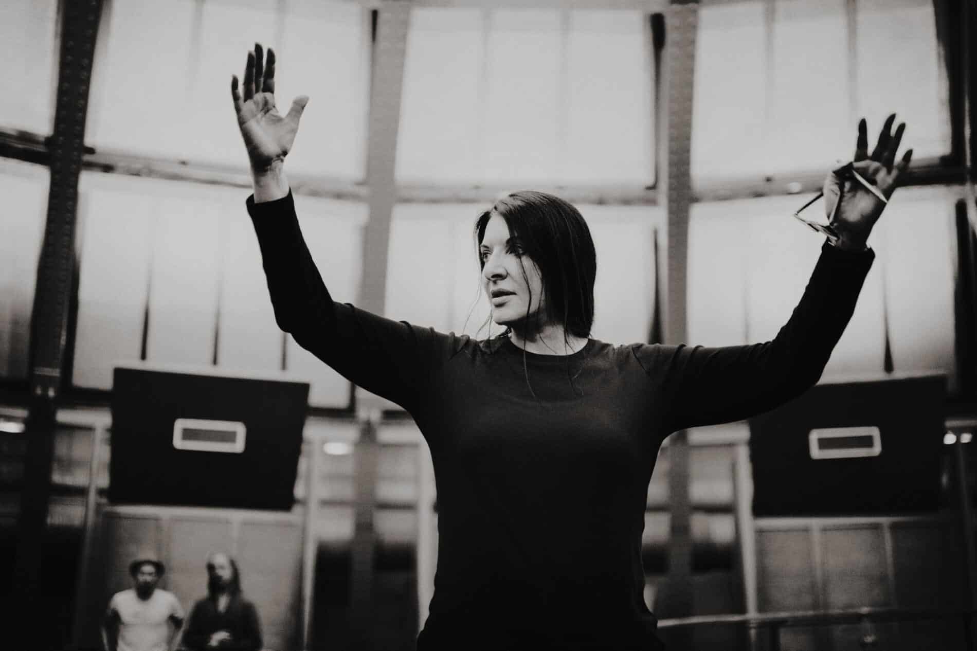 MARINA ABRAMOVICH PERFORMANCE 1