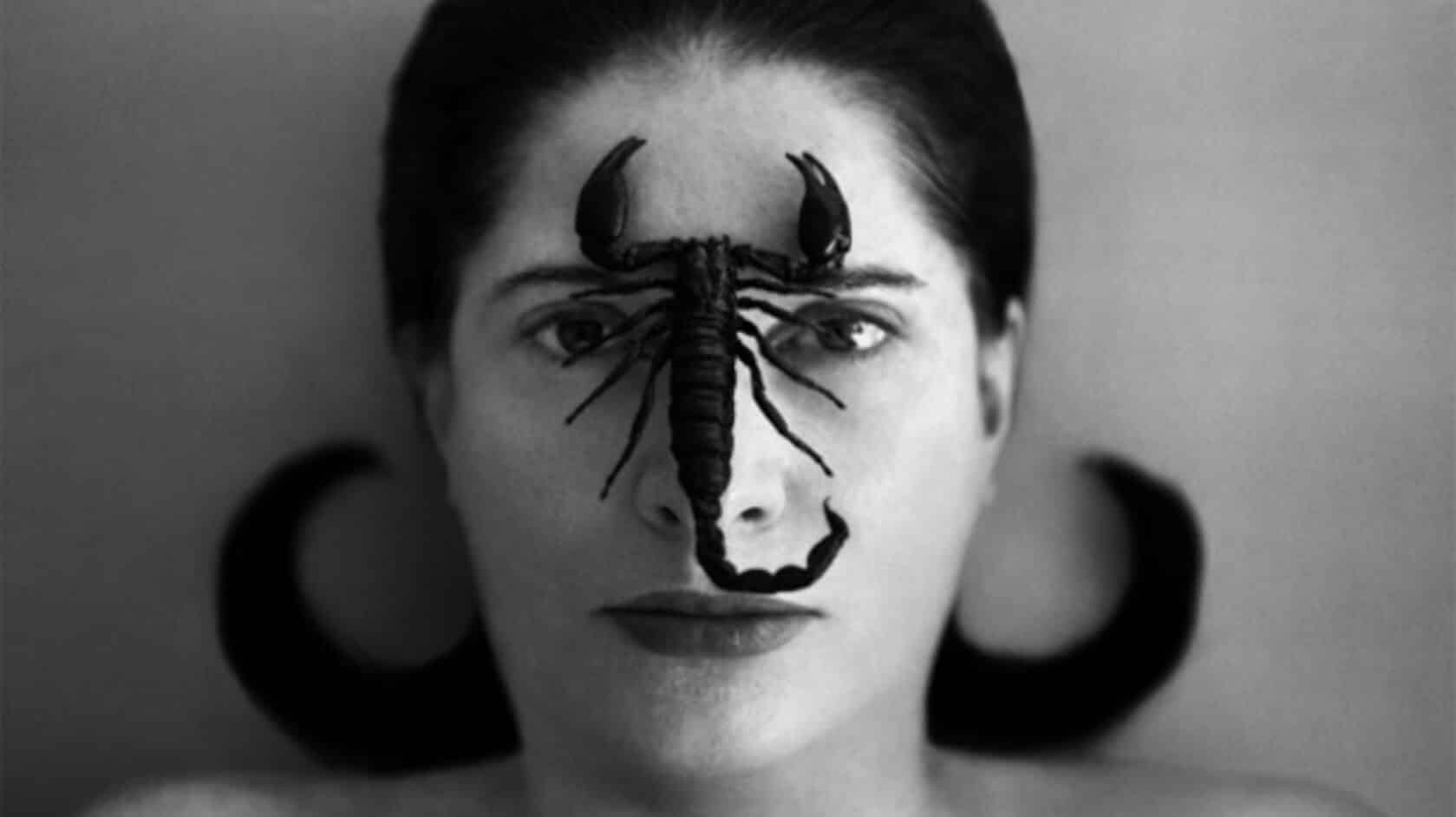 MARINA ABRAMOVICH PERFORMANCE ESCORPION