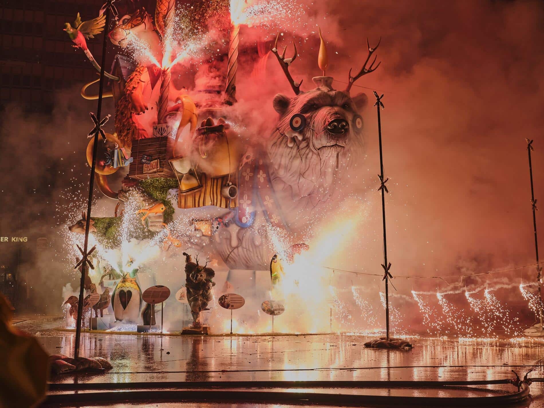 dulk fallas de valencia 2022 oso polar