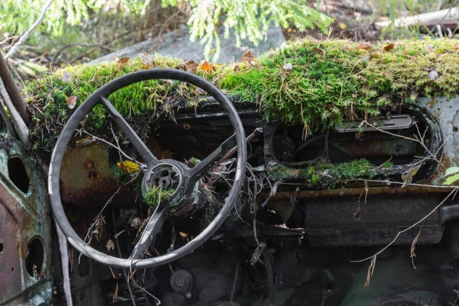 jonk fotografia de arquitectura abandonada Un cementerio de coches en Suecia d