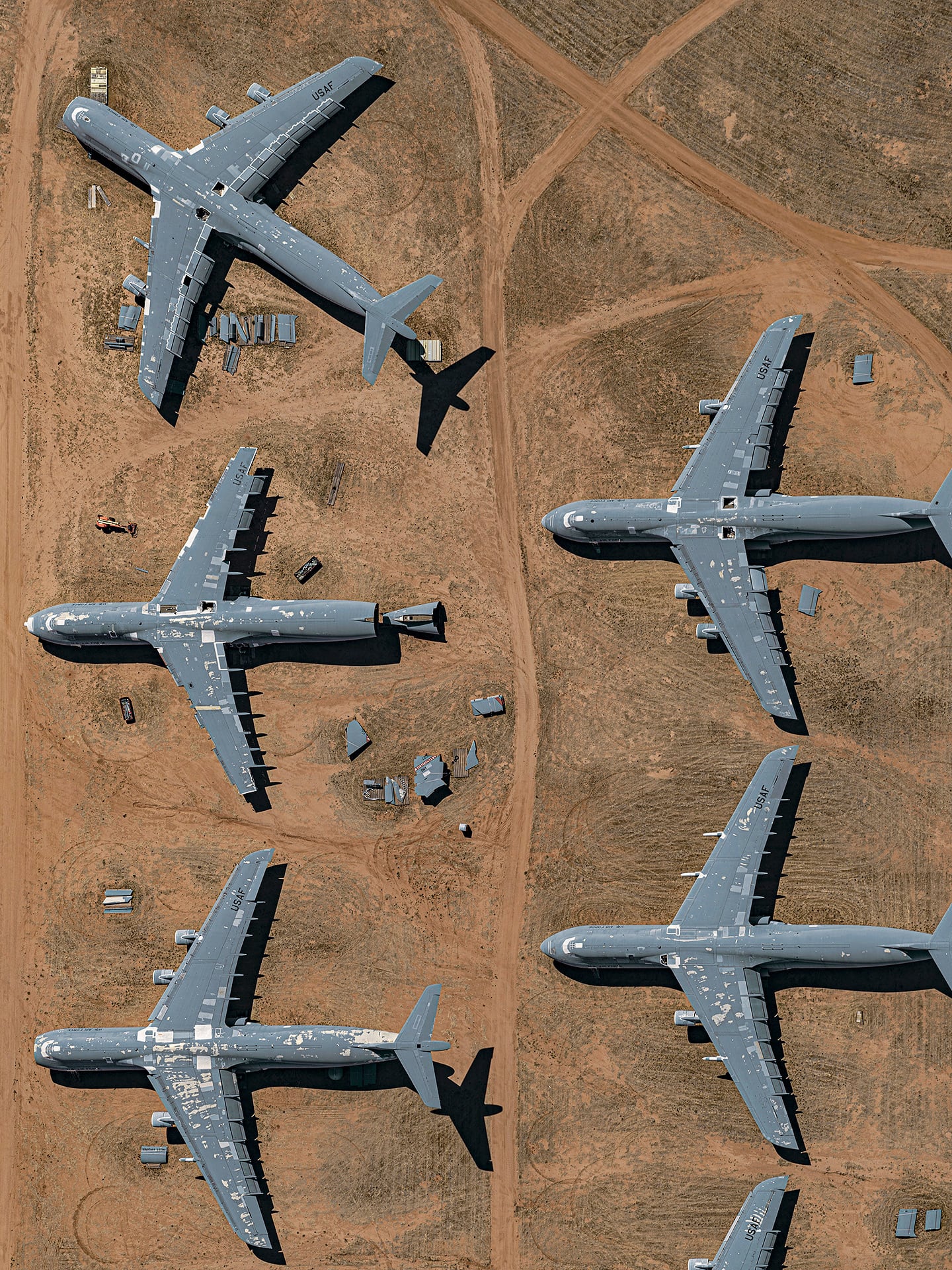 Bernhard Lang fotogfrafia aerea cementerio de aeronaves viejas aero views