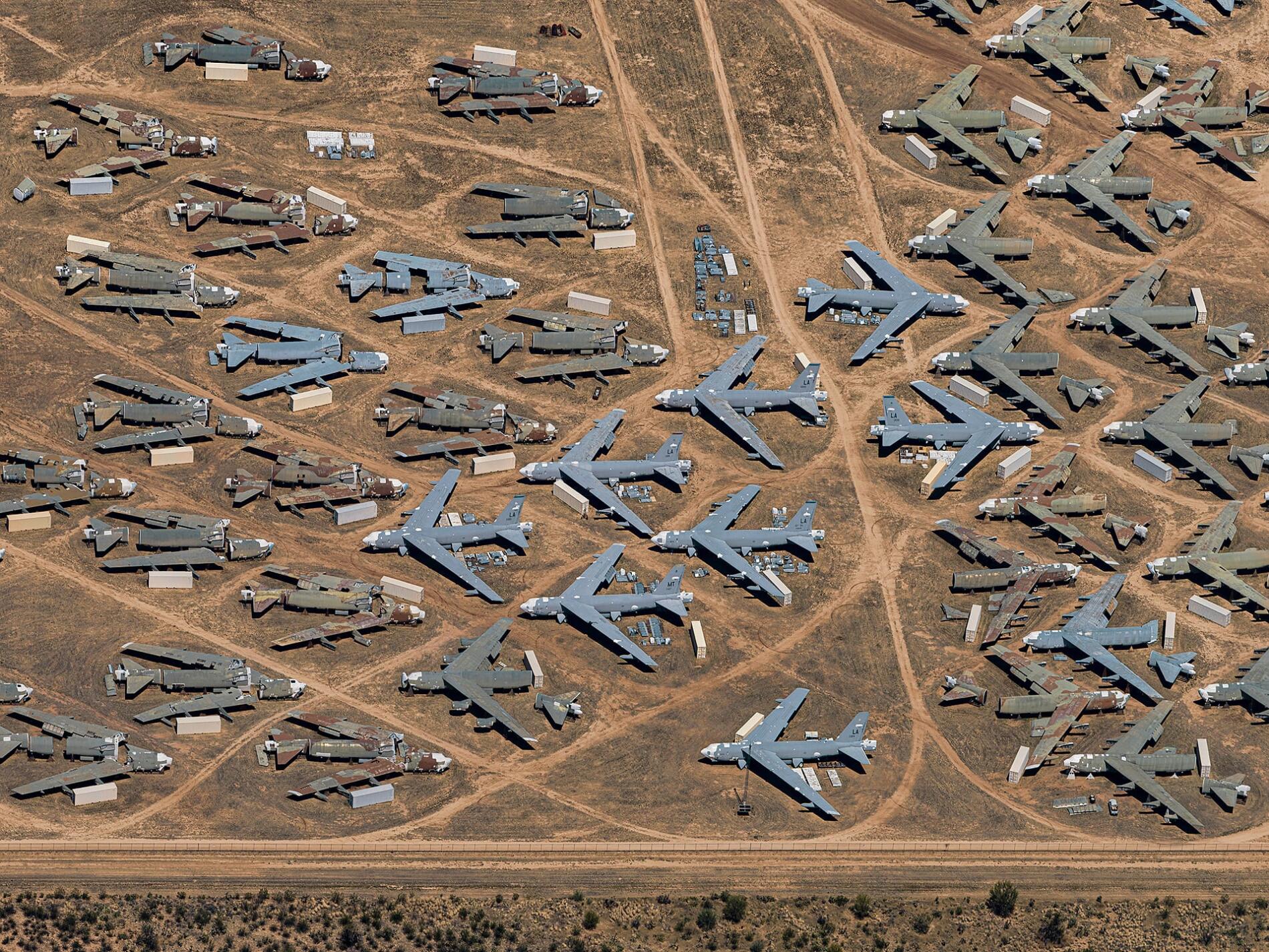 Bernhard Lang fotogfrafia aerea cementerio de aeronaves viejas