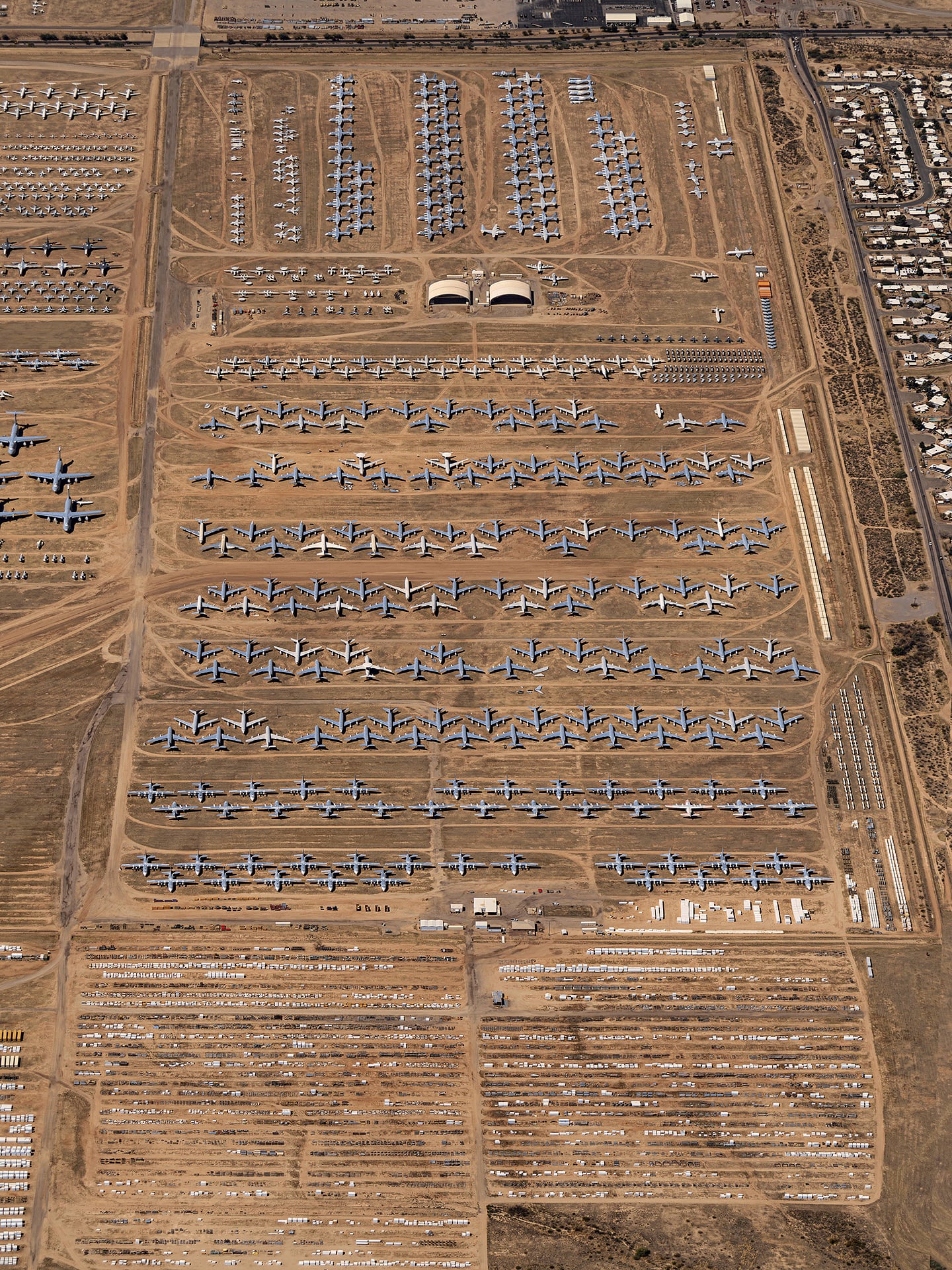 Bernhard Lang fotogfrafia aerea mayor cementerio de aviones geometrico