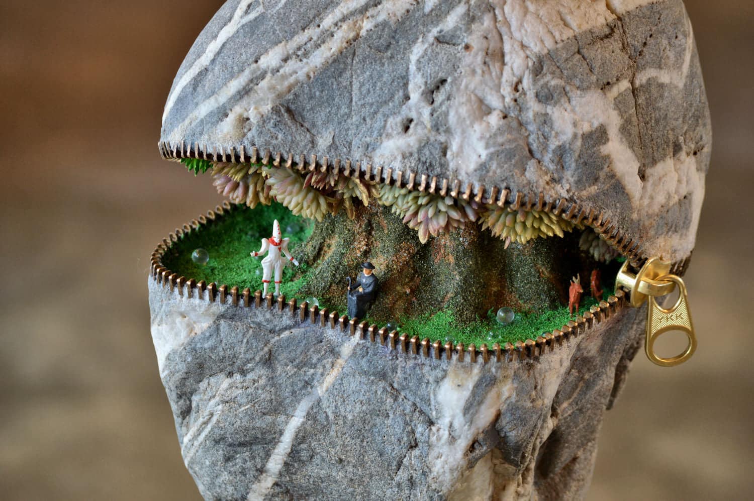 Hirotoshi Ito escultura de piedras