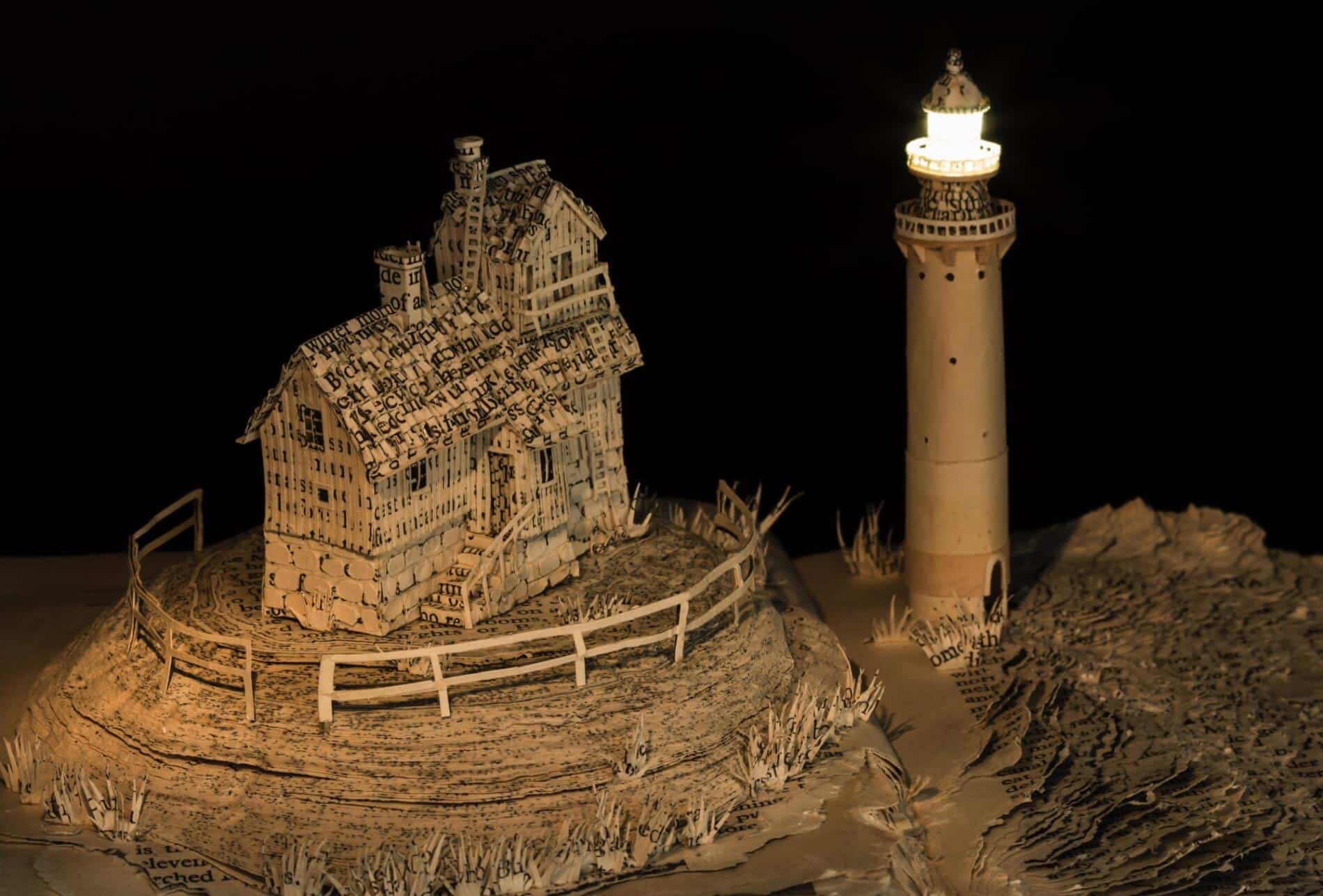 Su Blackwell, escultura de libros The Lighthouse Keeper’s Cottage