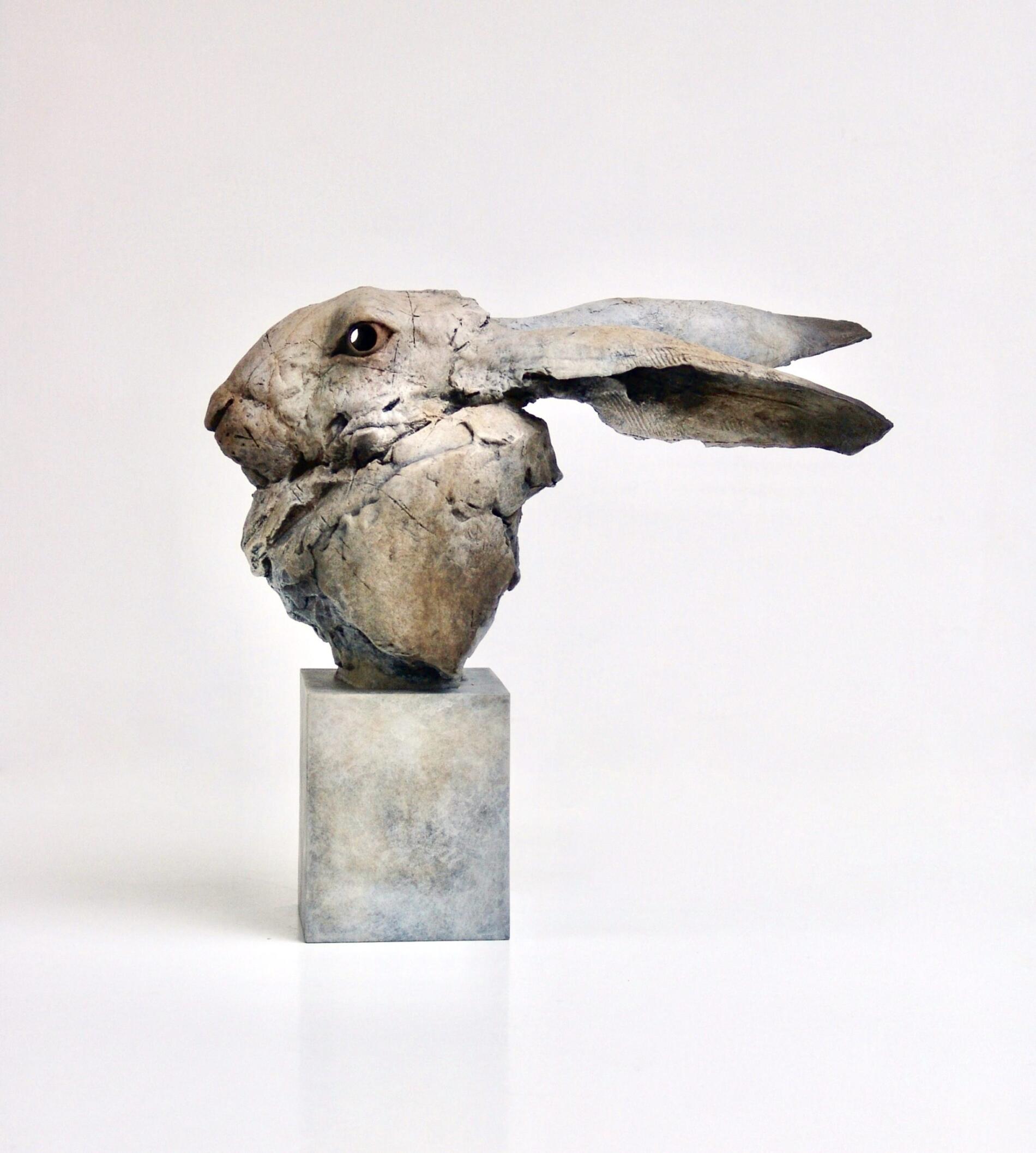 liebre escultura en bronce Nichola Theakston