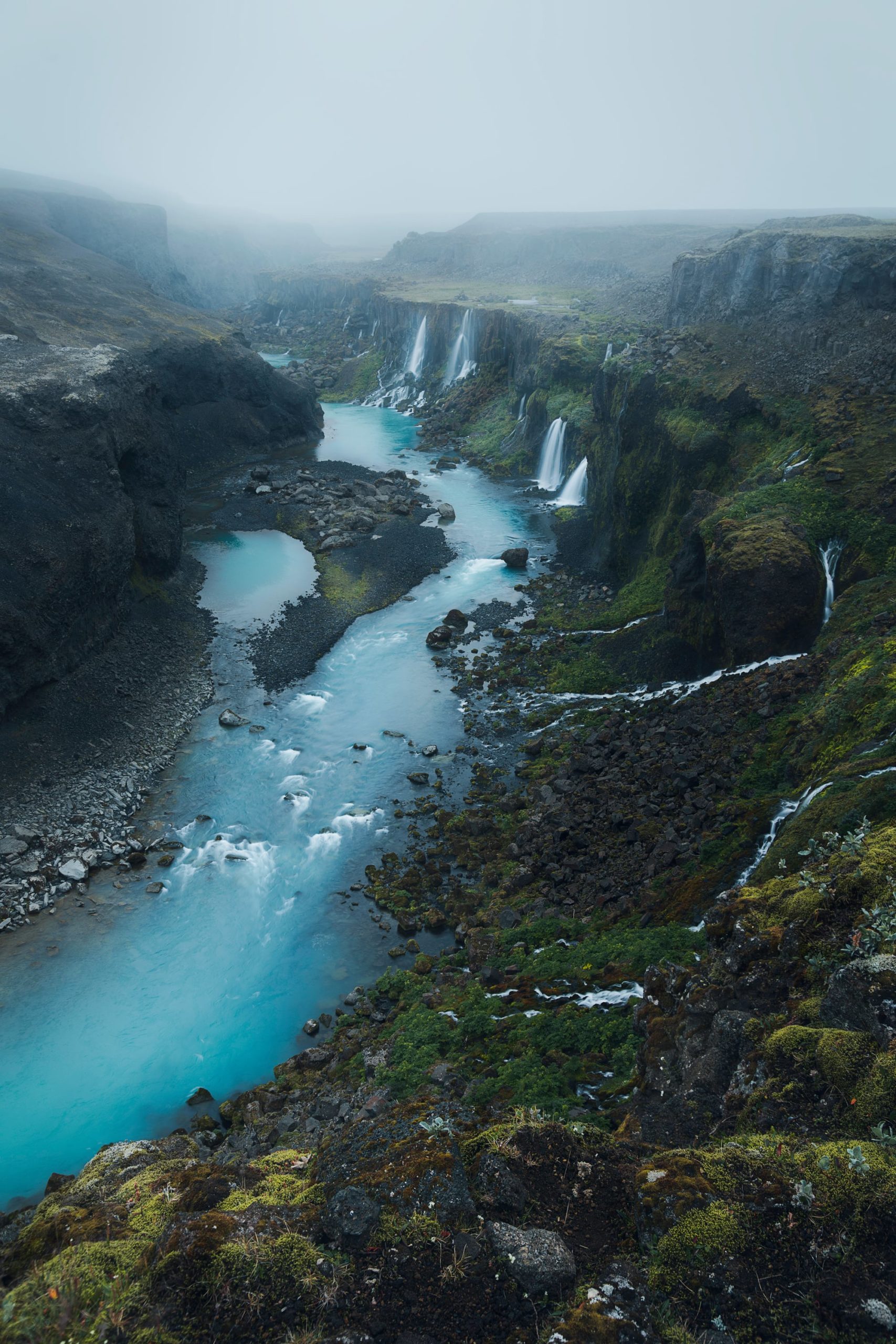 VADIM SHERBAKOV FOTOGRAFIA Y VIDEO AEREO Sigölduglijufur, Iceland