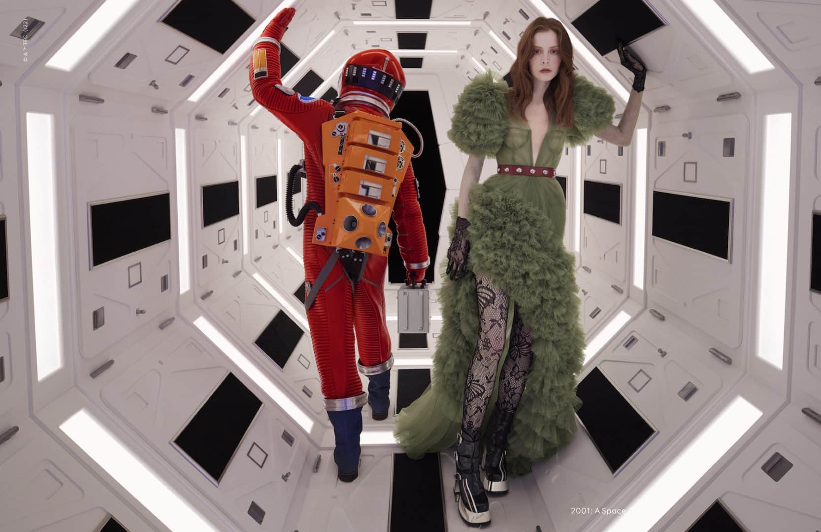 gucci exquisite nueva campaña 2001 odisea en el esapcio verde