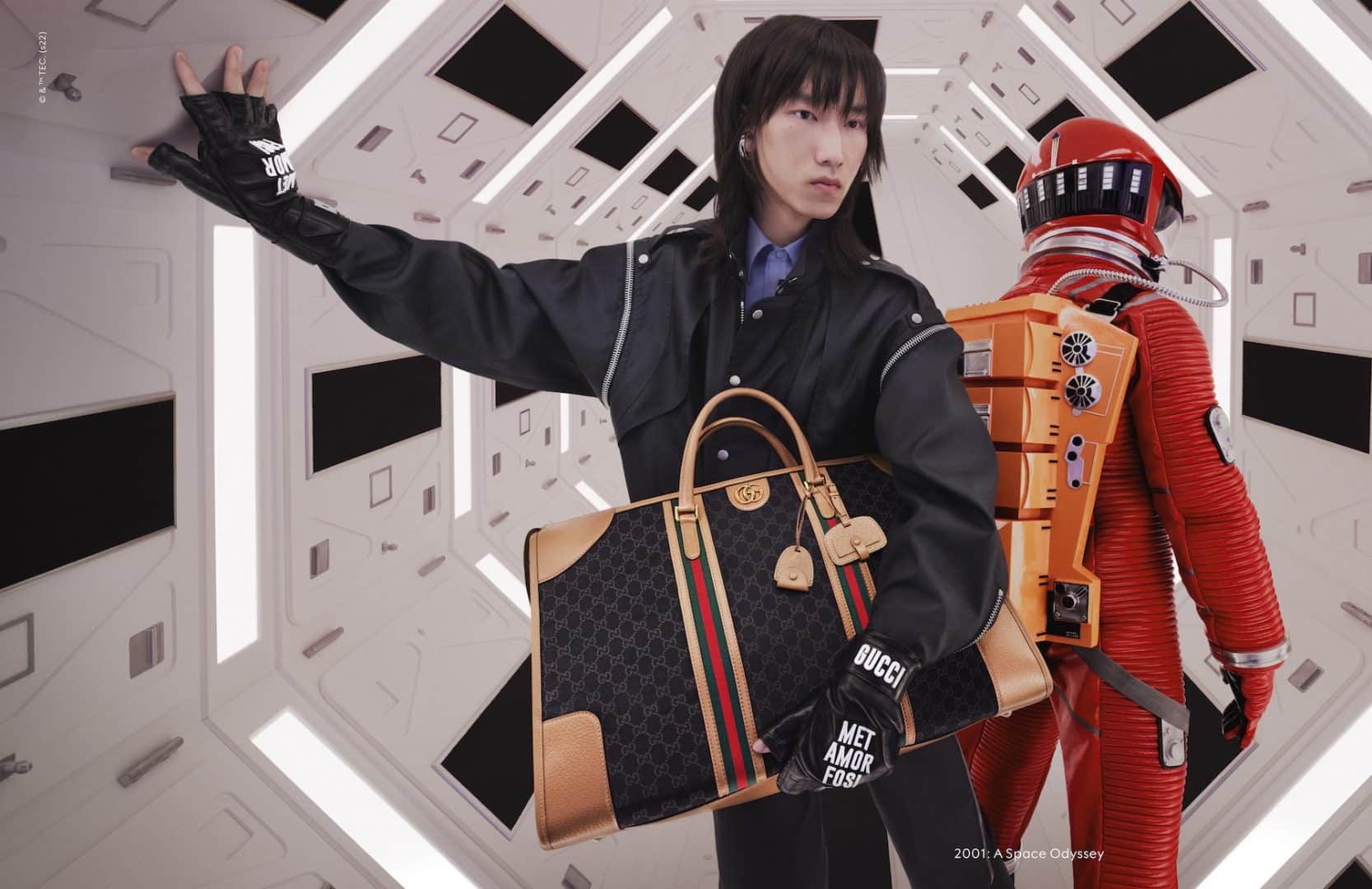 gucci exquisite nueva campaña 2001 odisea en el esapcio