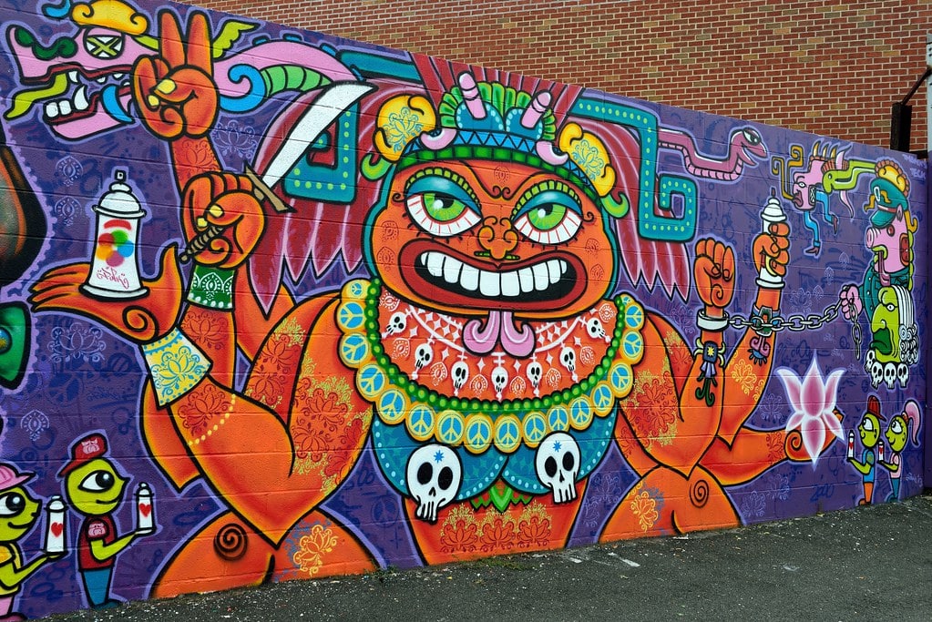 LADY PINK MURAL WELLING COURT