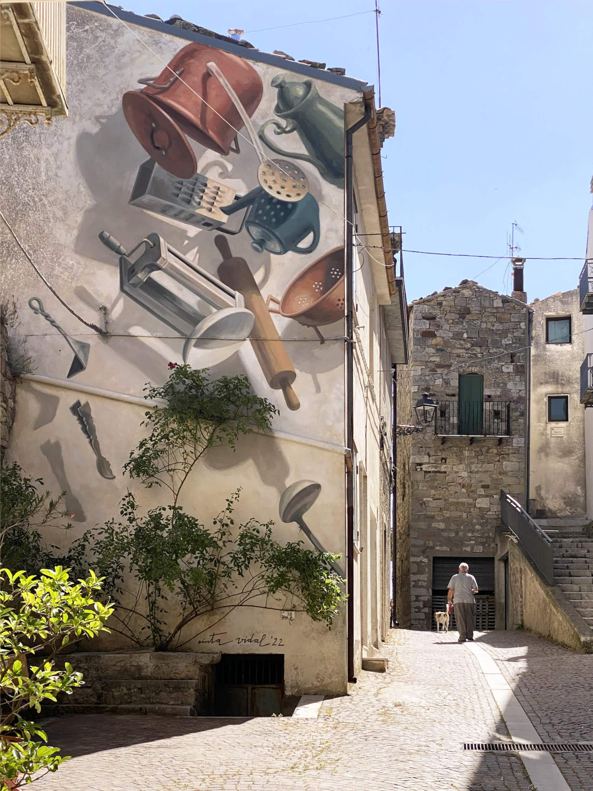MURALES DE CINTA VIDAL GRAVEDAD NONA
