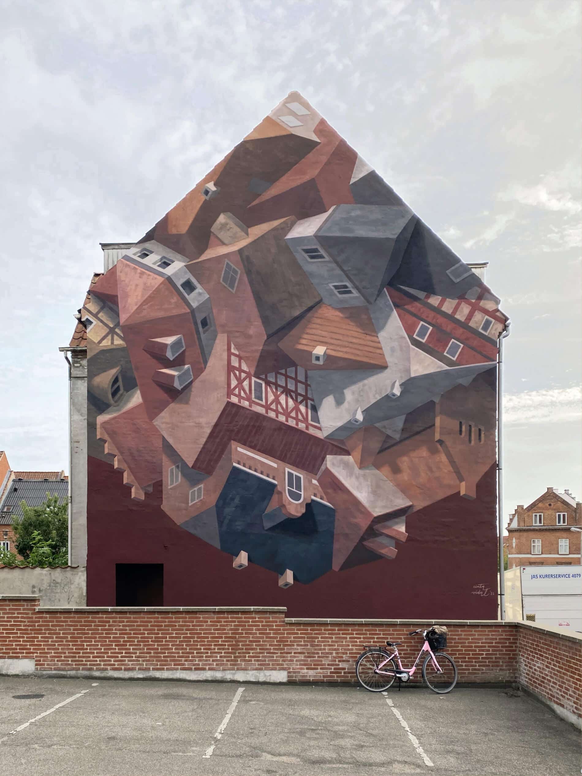 MURALES DE CINTA VIDAL GRAVEDAD
