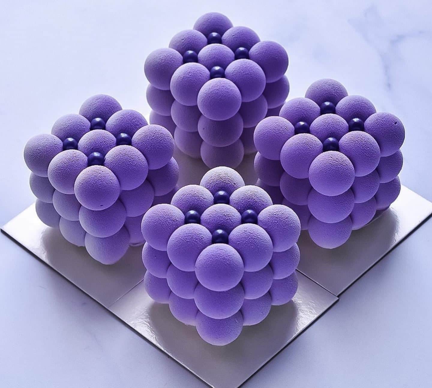 ARTE PASTELERO GEOMETRICO POR DIANA KASKO BLUE BERRIES