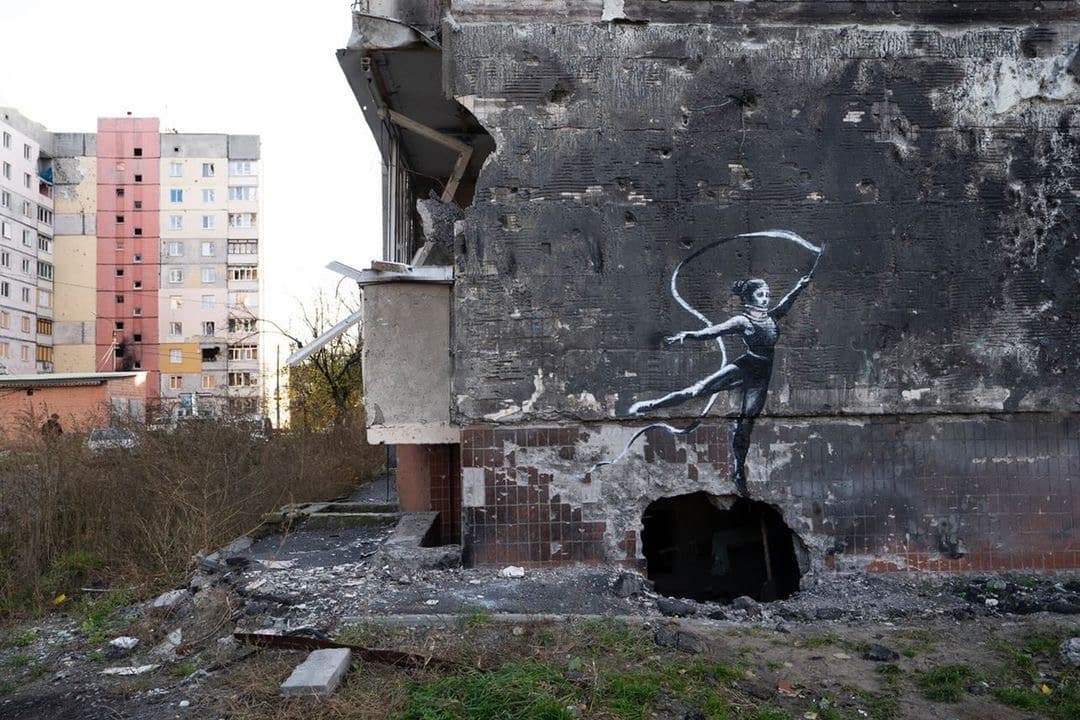 BANKSY EN UCRANIA MUIRAL ACROBATA DANZA