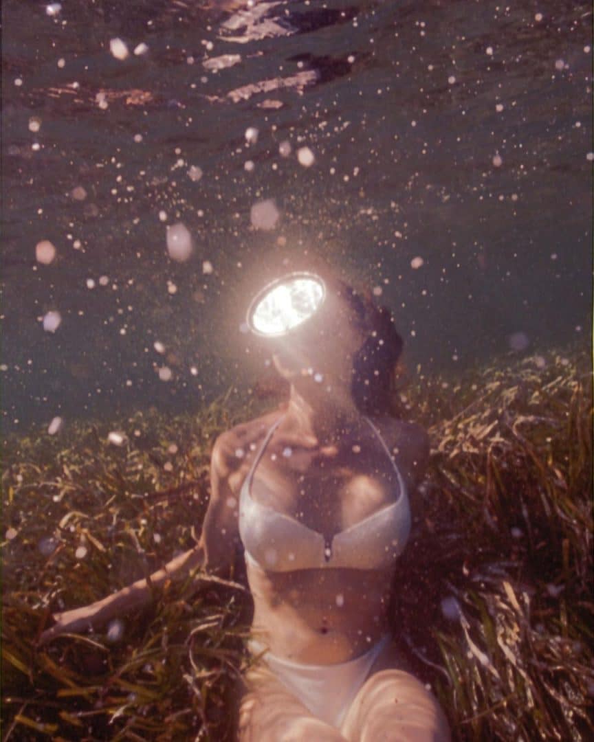 FREDERIC AGIUS FOTOGRAFIA AGUA CARETA MUJER