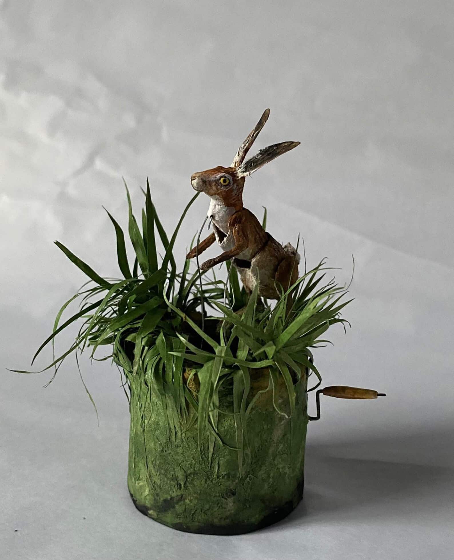 PENNY THOMSON ESCULTURAS PAPEL MACHE CONEJO