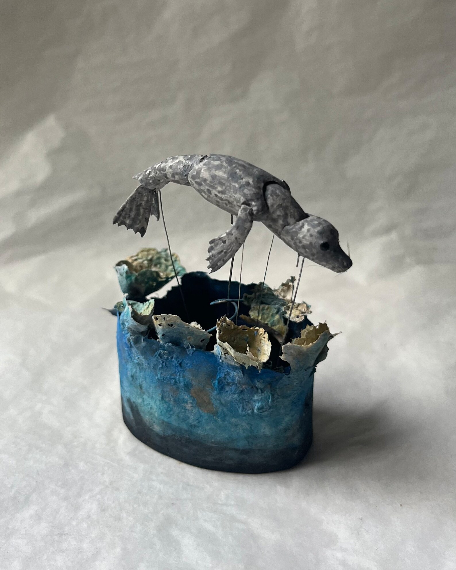 PENNY THOMSON ESCULTURAS PAPEL MACHE MANATI