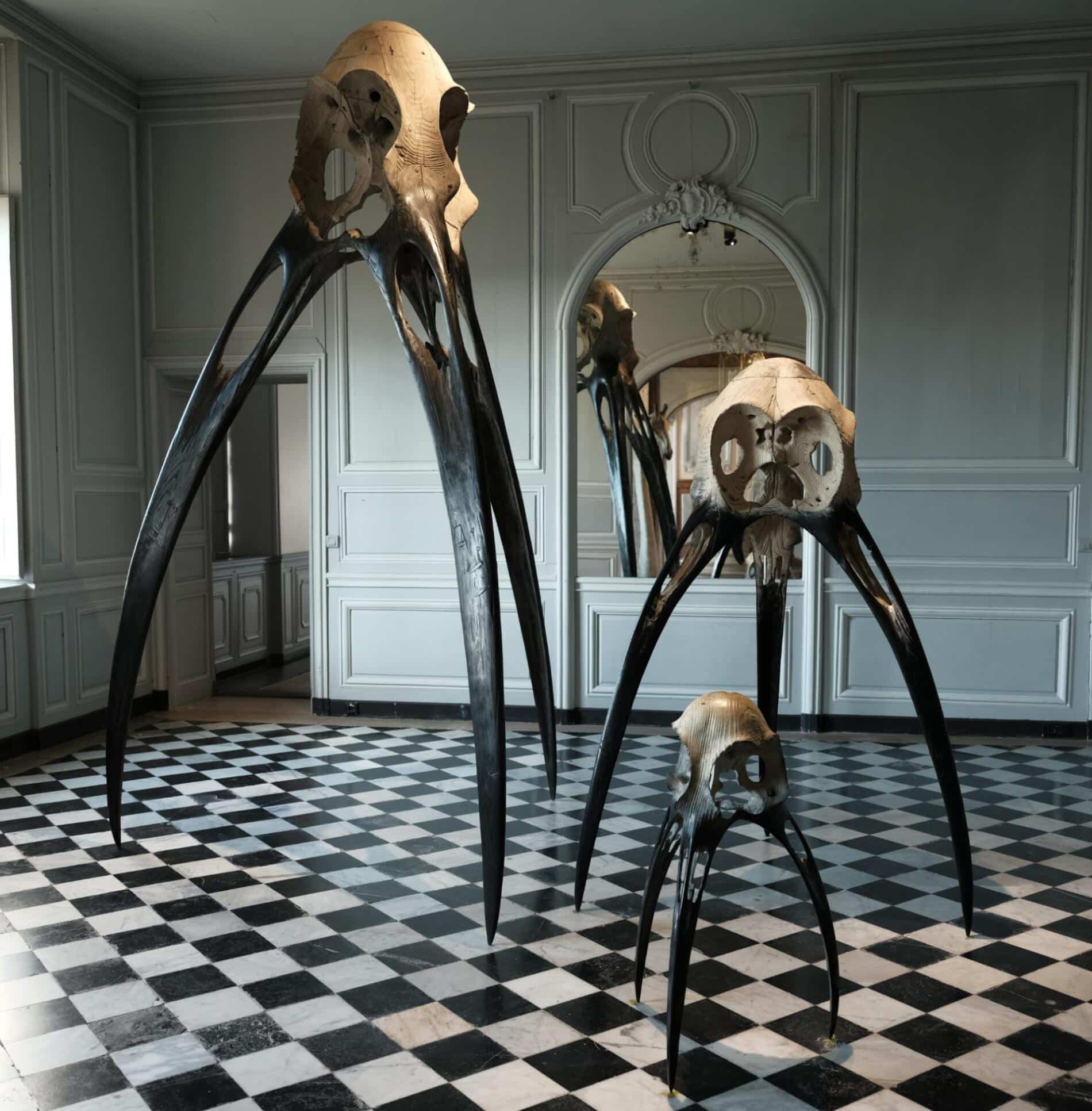 Quentin Garel escultura inmensa de animales elefante craneo