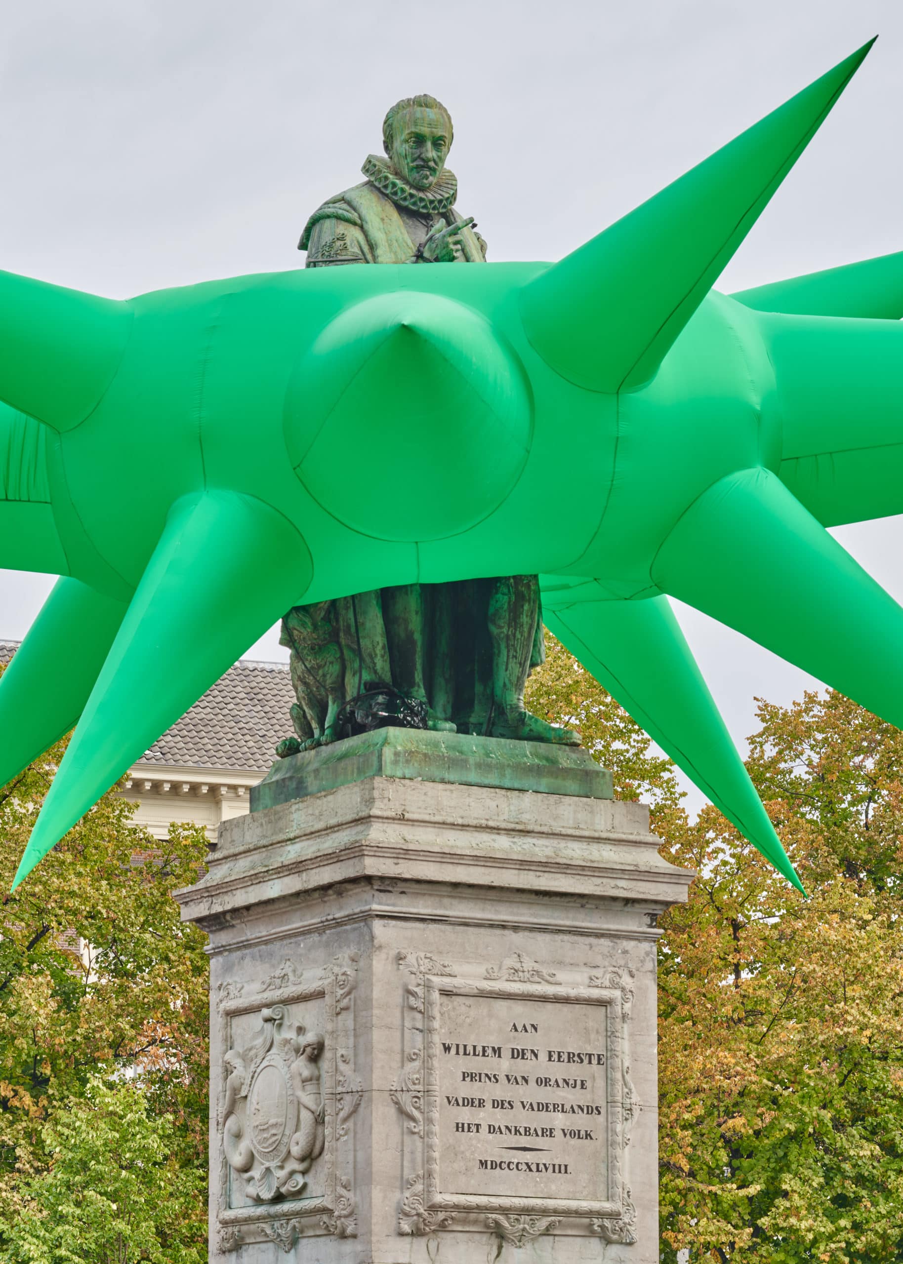 STEVE MESSAM INSTALCIONES INFLABLES iconos