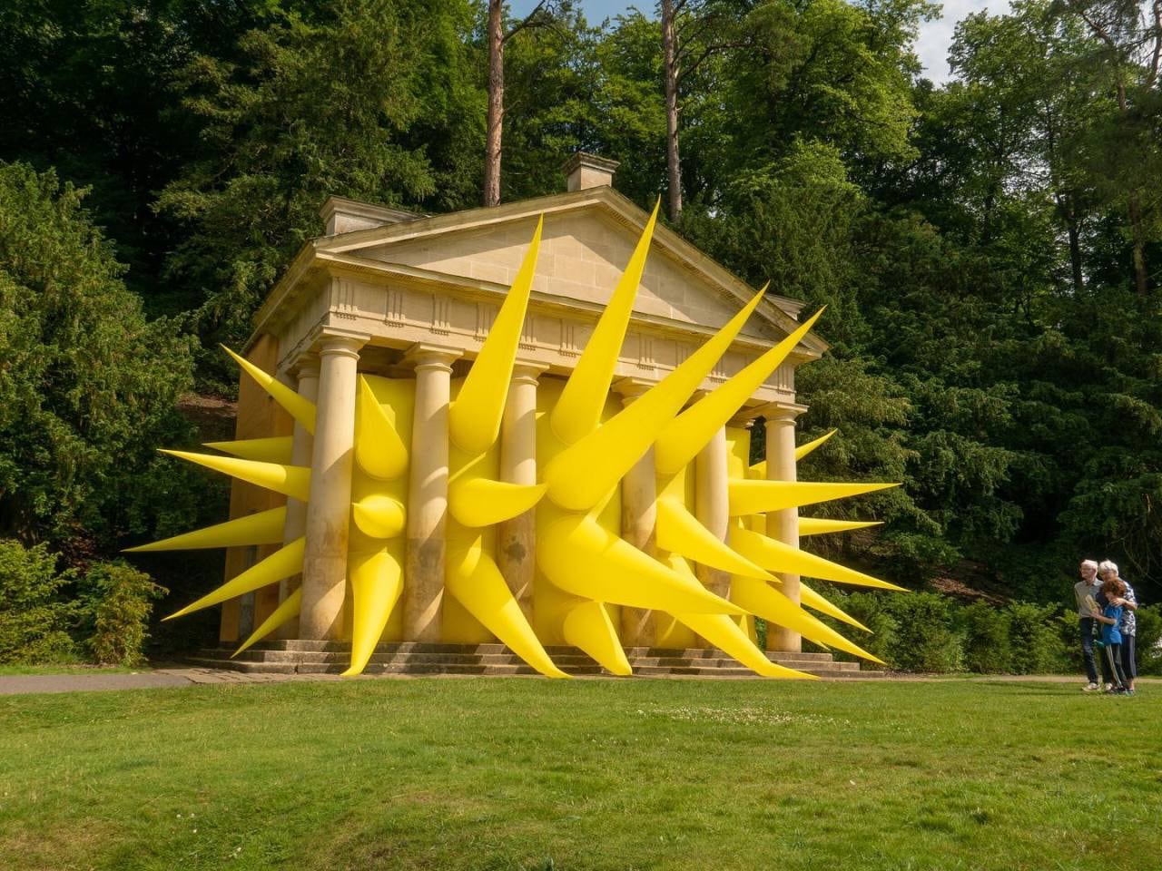 STEVE MESSAM INSTALCIONES INFLABLES