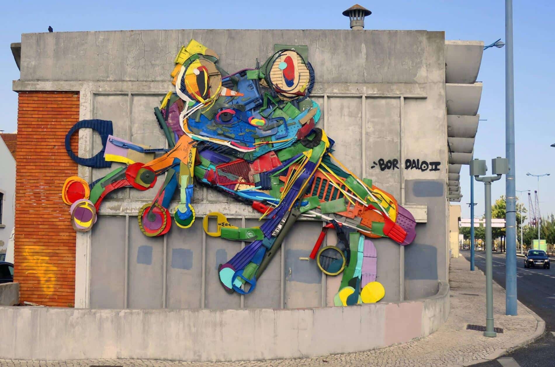 bordalo OBRA CON BASURA RANA