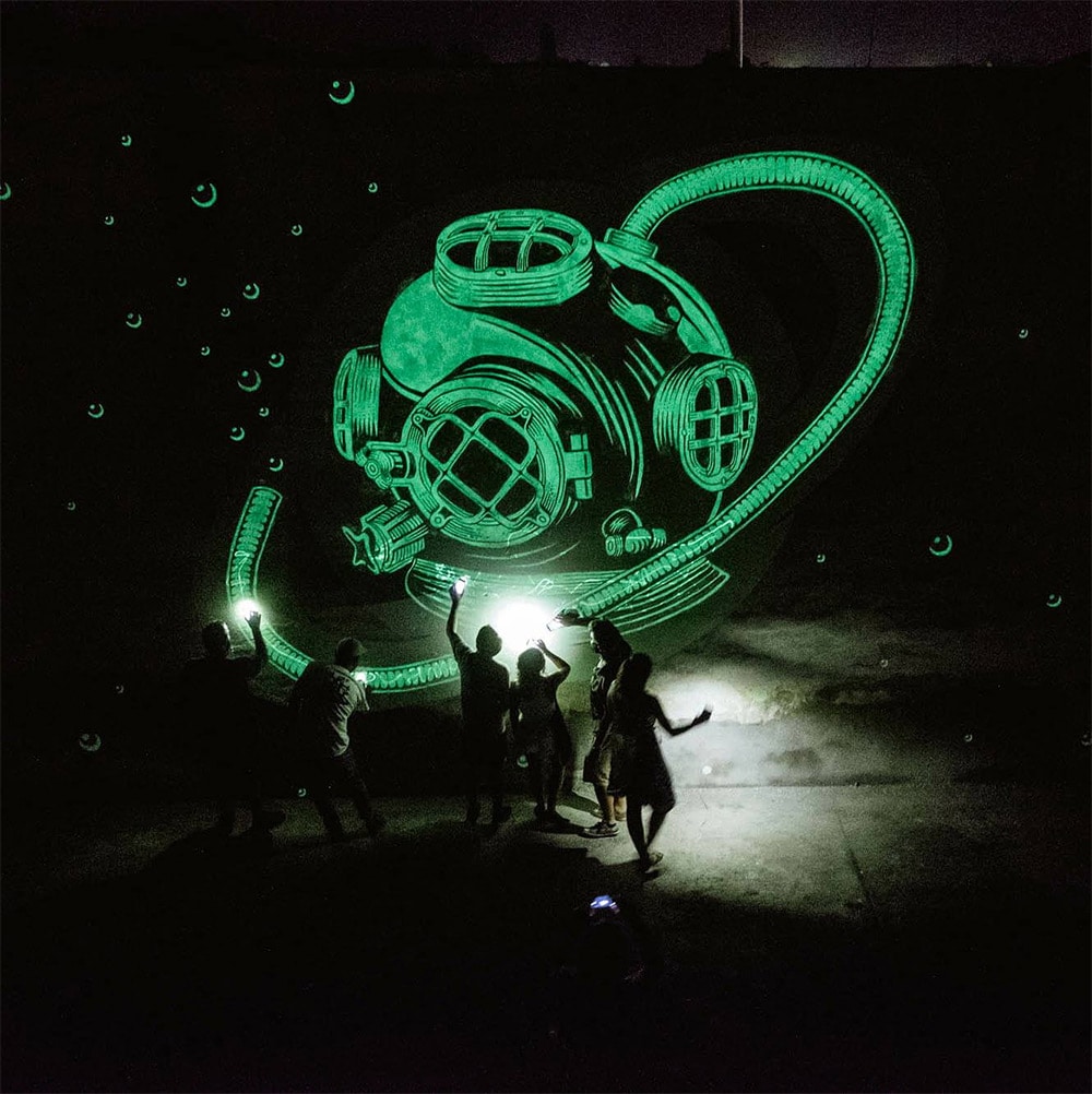reskate murales luminosos saturn night