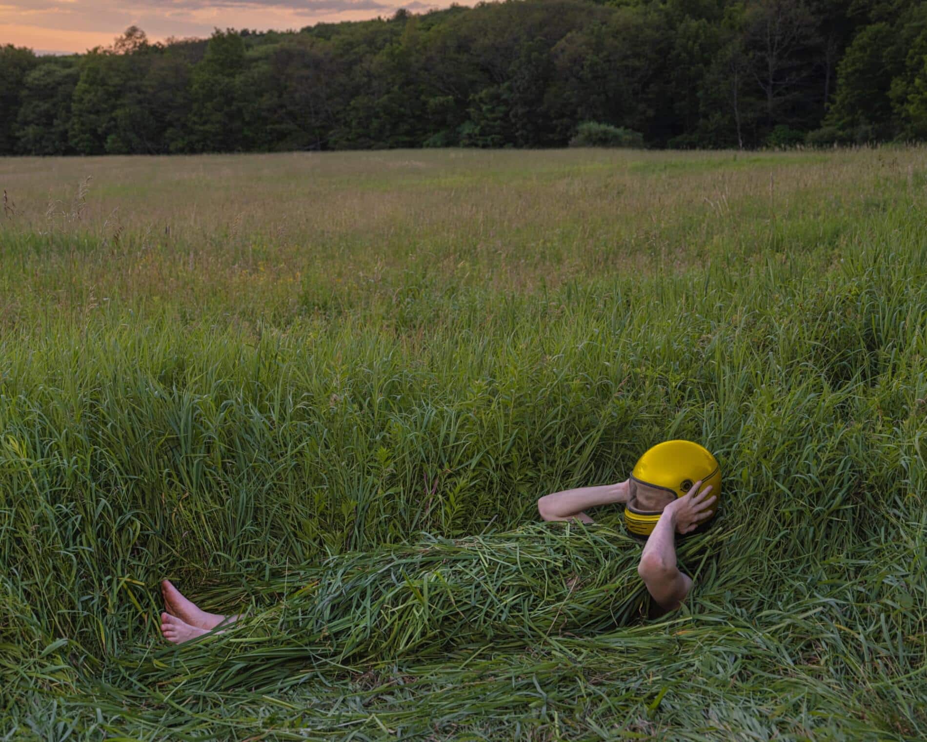 Ben Zank fotografia surreal grasstronaut
