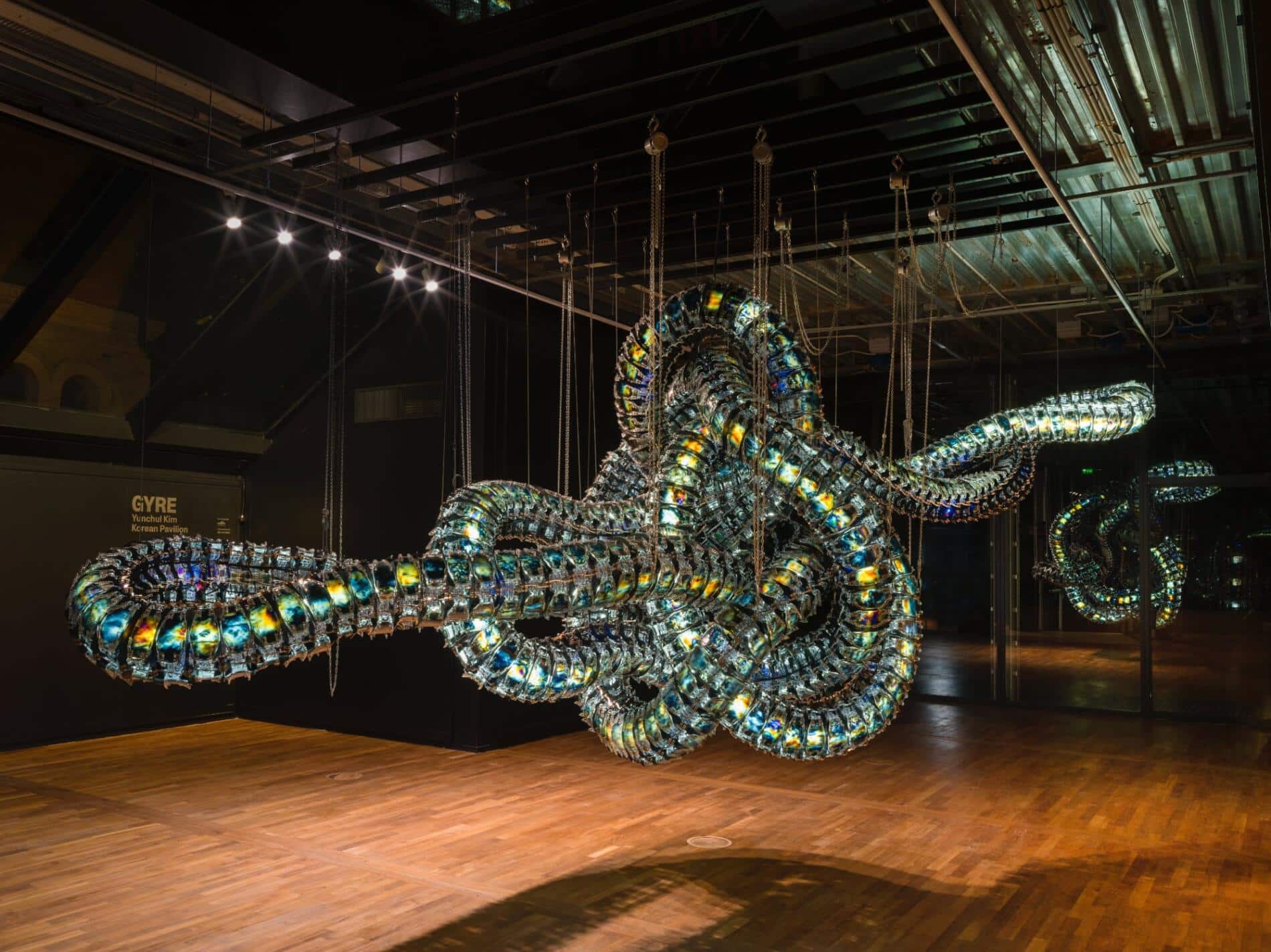 chroma v yunchul kim l