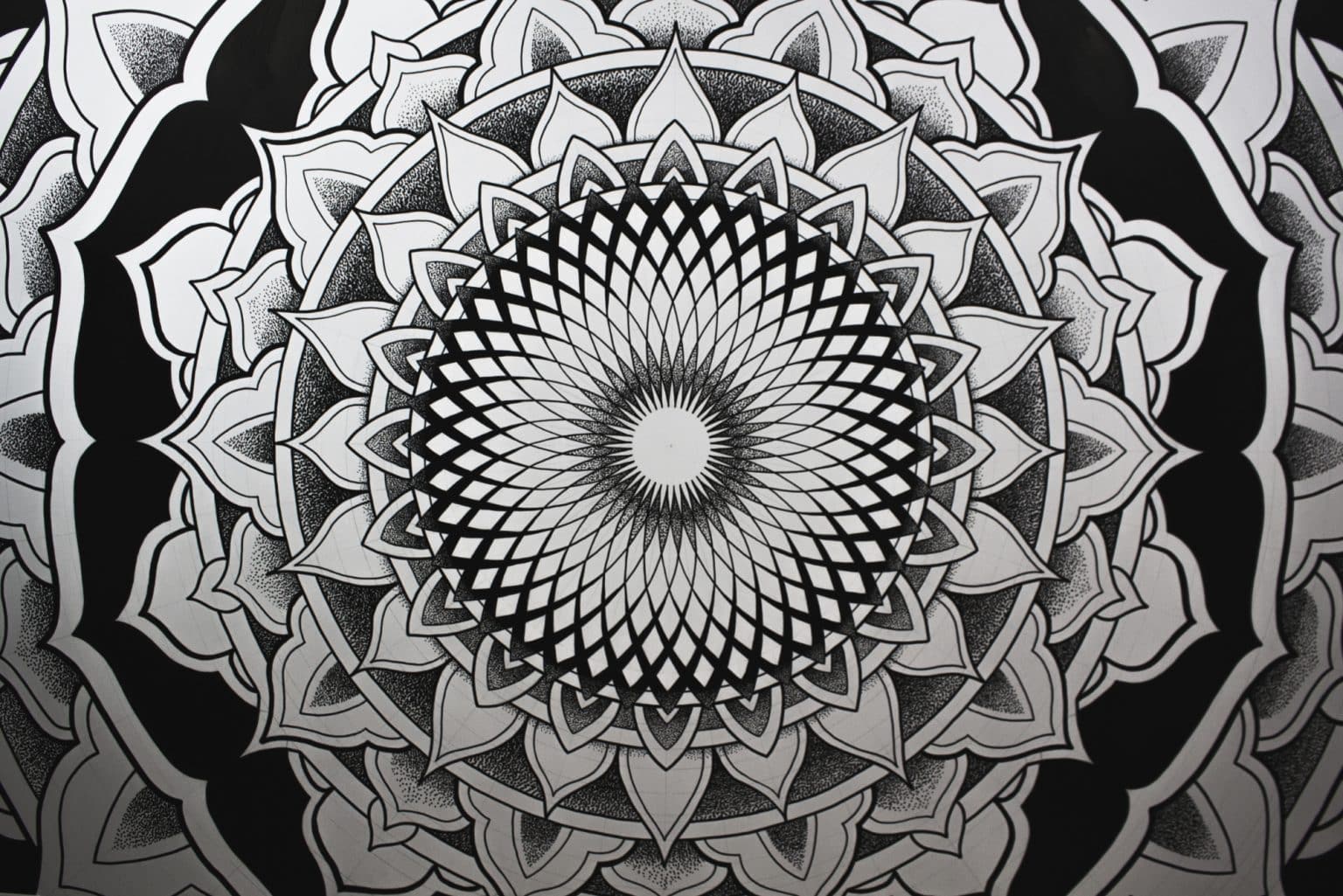 korven geometria compas y grafito mandala