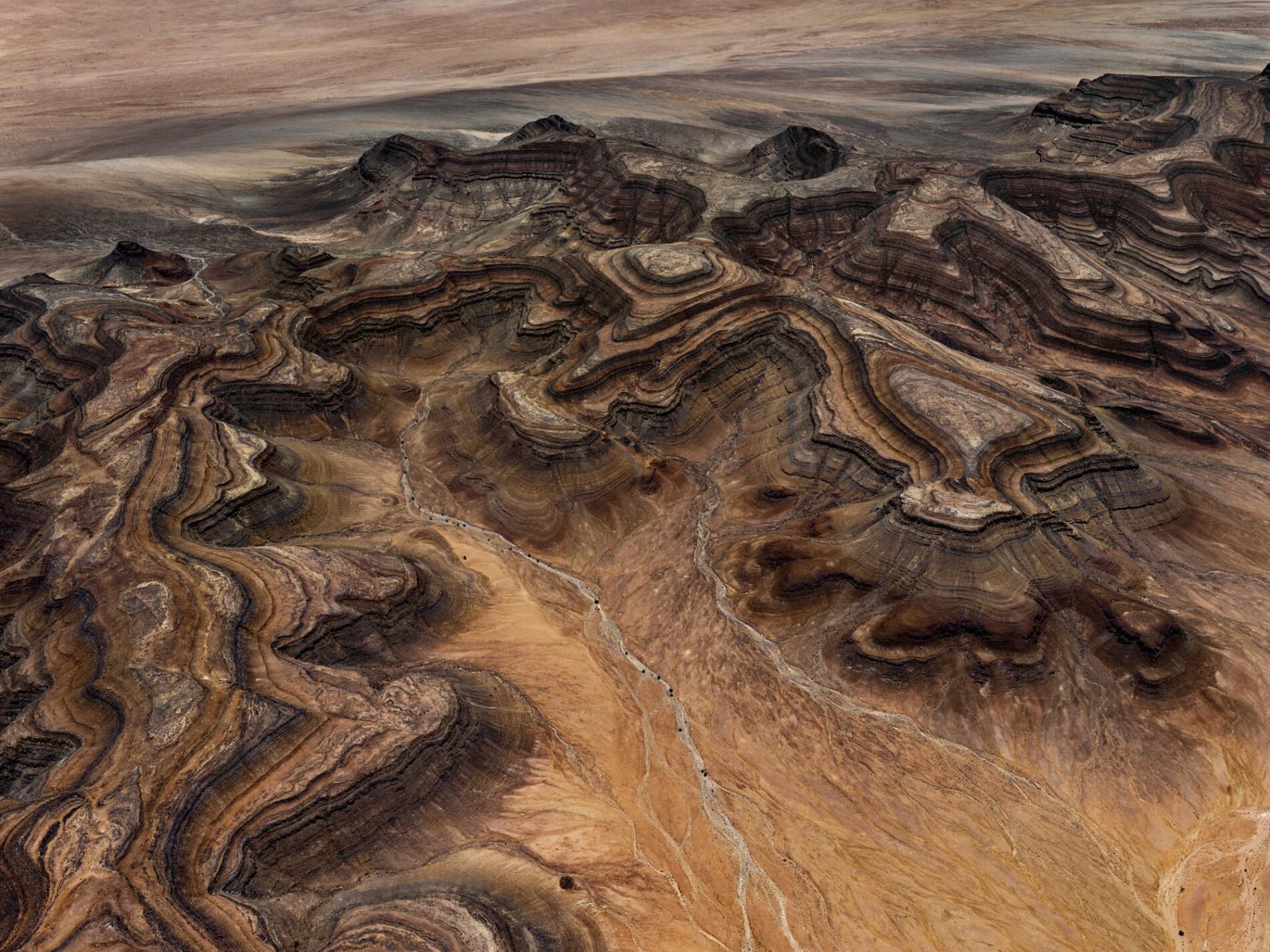 Edward Burtynsky tsaus mountains