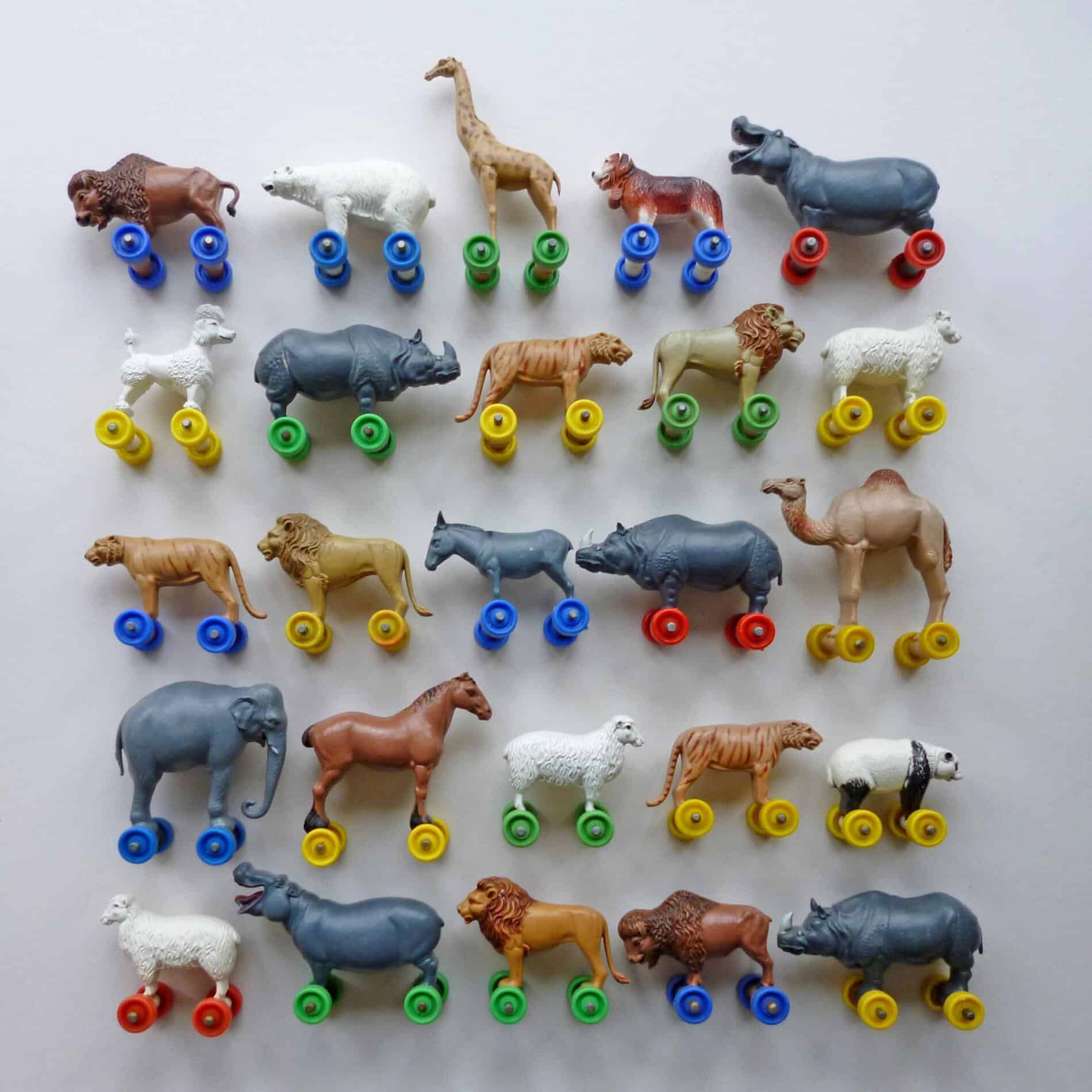 Jane Housham elementos vintage animales ruedas