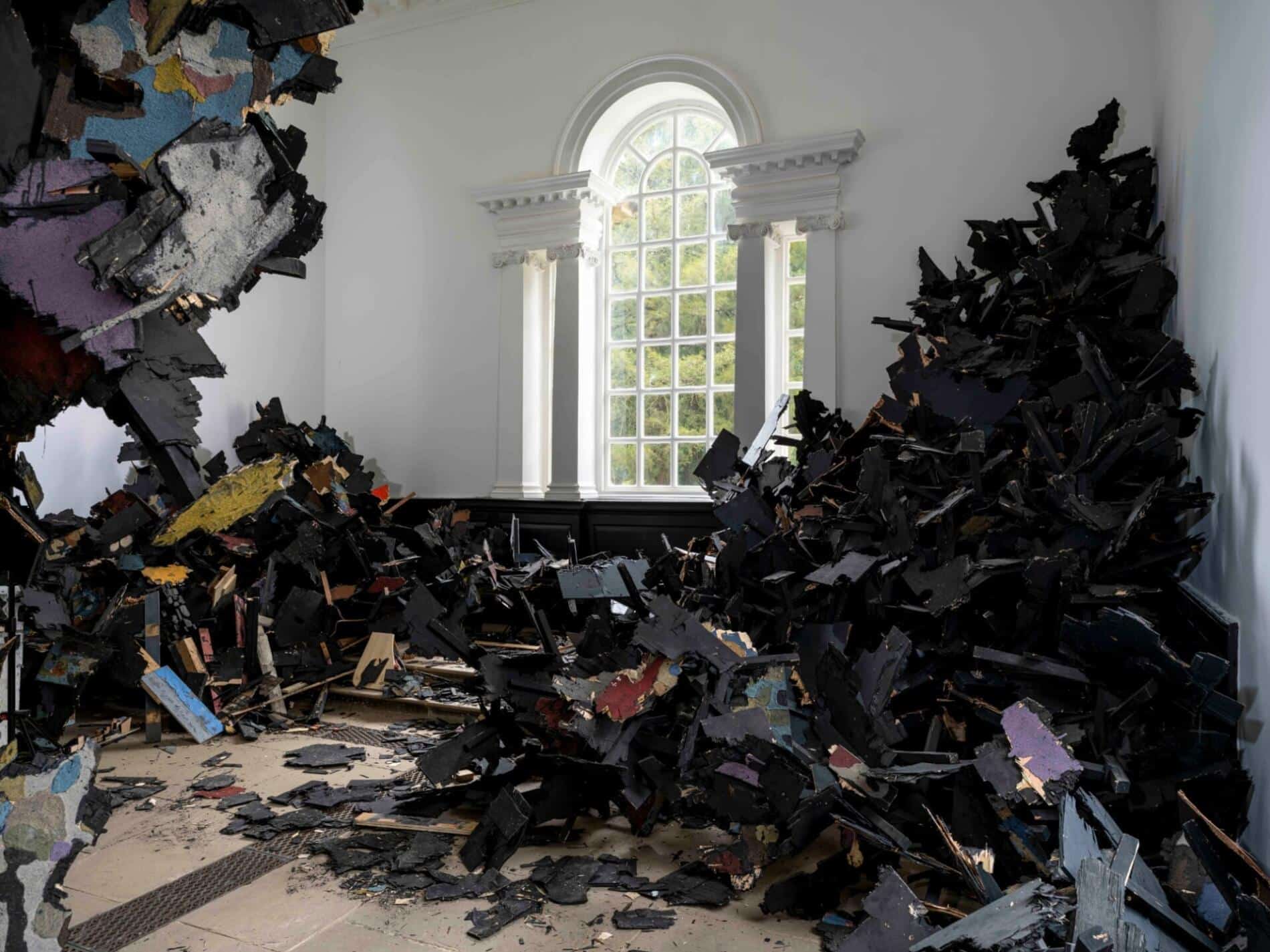Leonardo Drew instalacion estalla