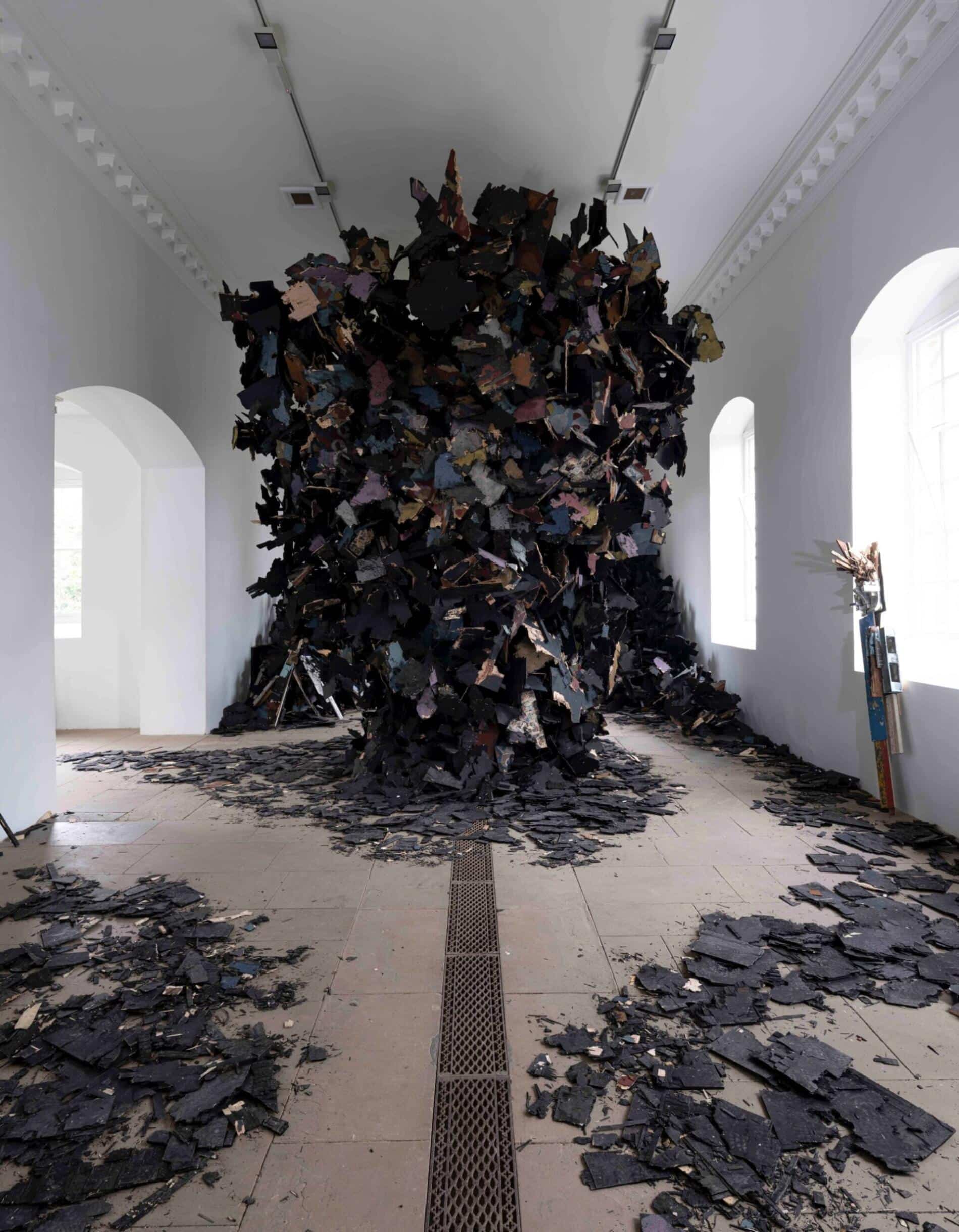Leonardo Drew instalacion estallada