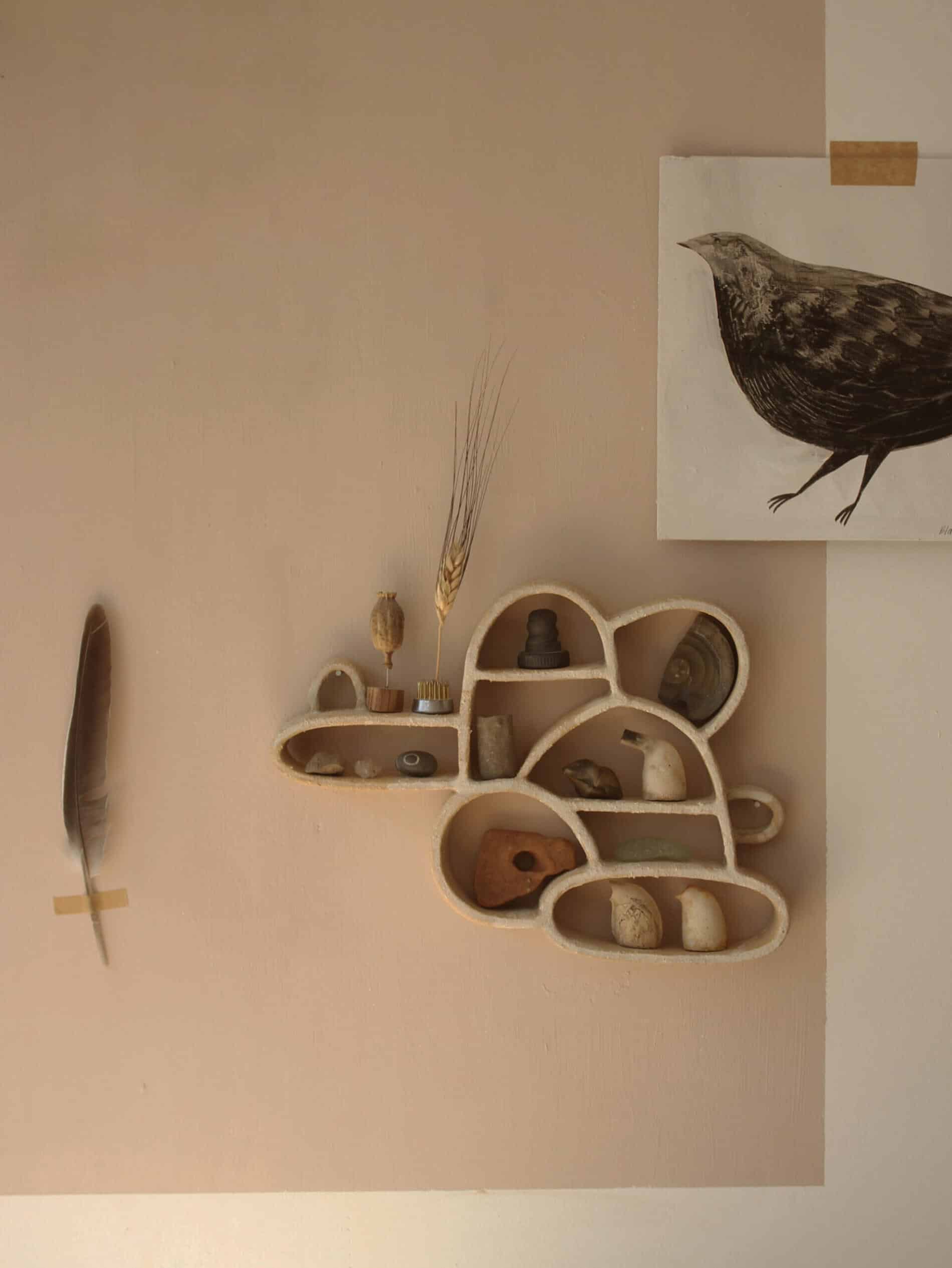 Katie Rose Johnston gabinetes de curiosidades arcilla hecha a mano decos