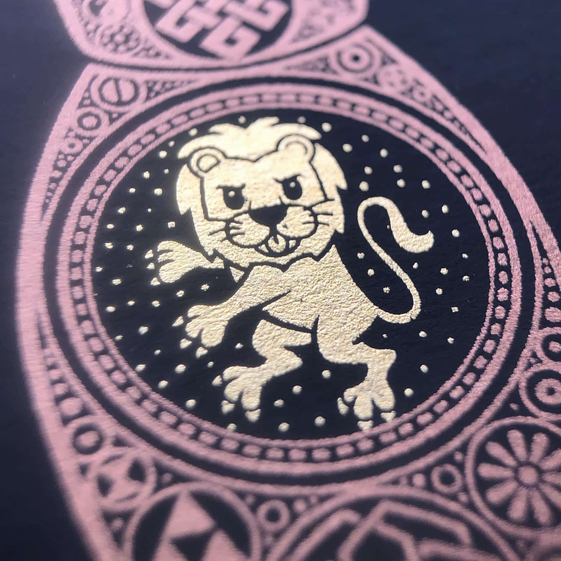 SEB LESTER libelula detalle leon