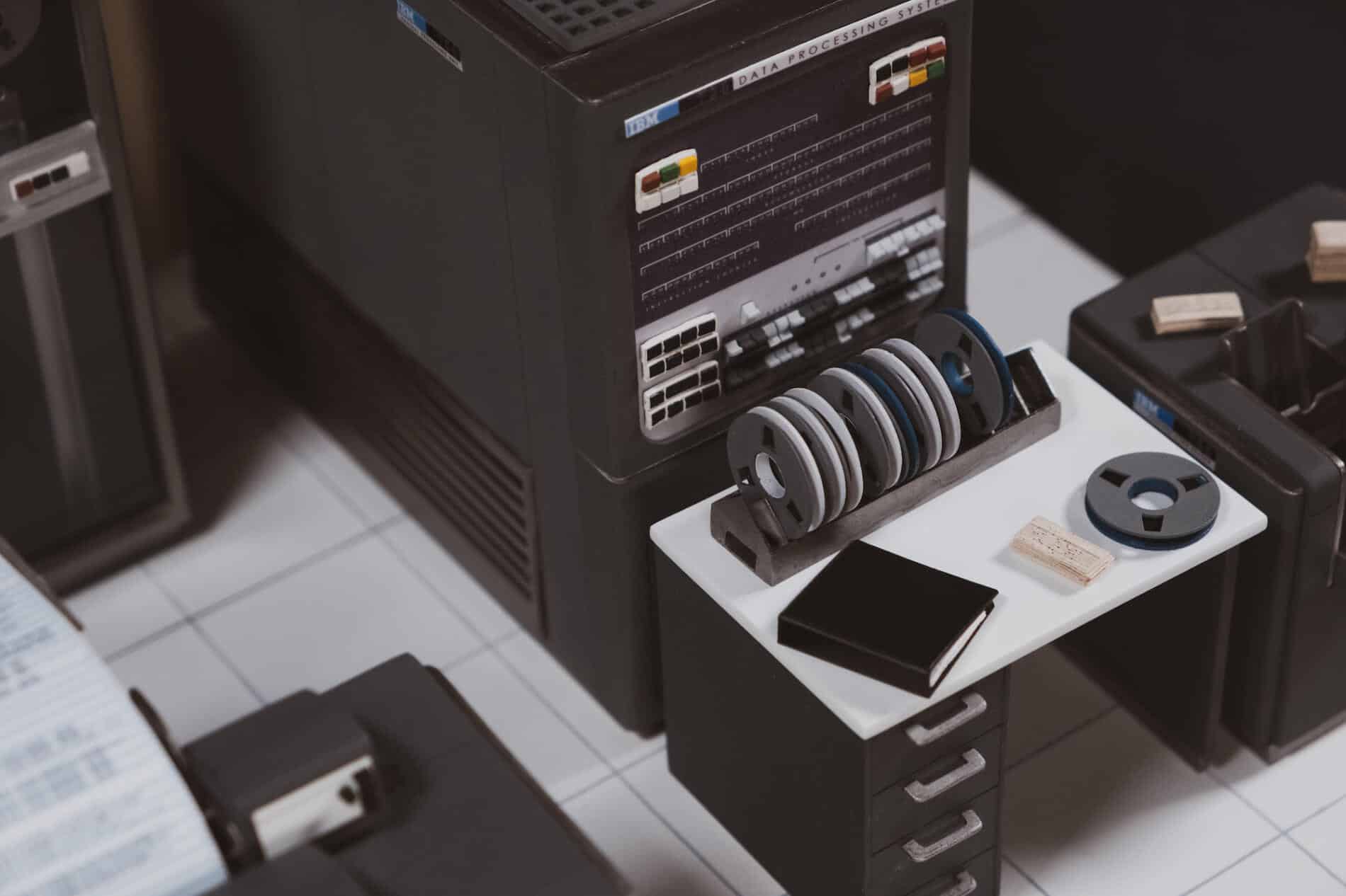miniatua-IBM704_03