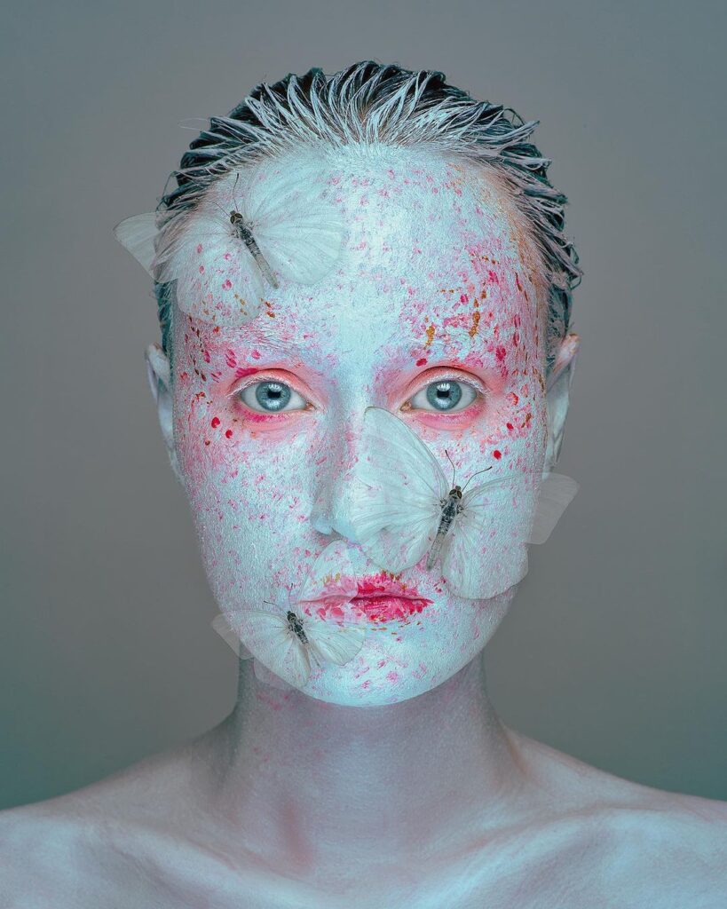 AUTORETRATOS FLORA BORSI MARIPOSA G