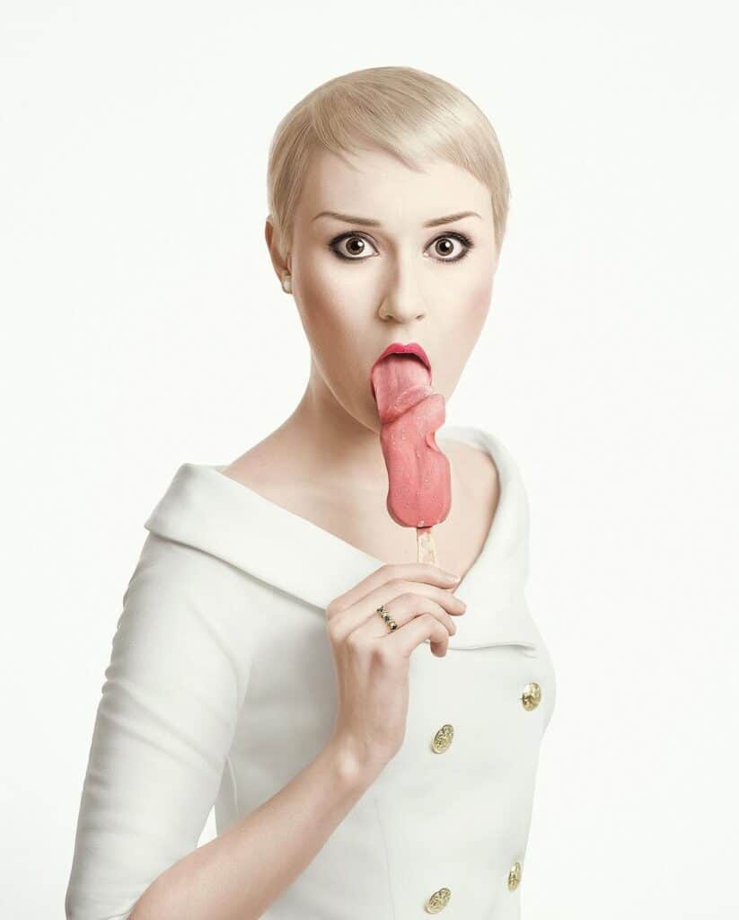 AUTORETRATOS FLORA BORSI PALETA
