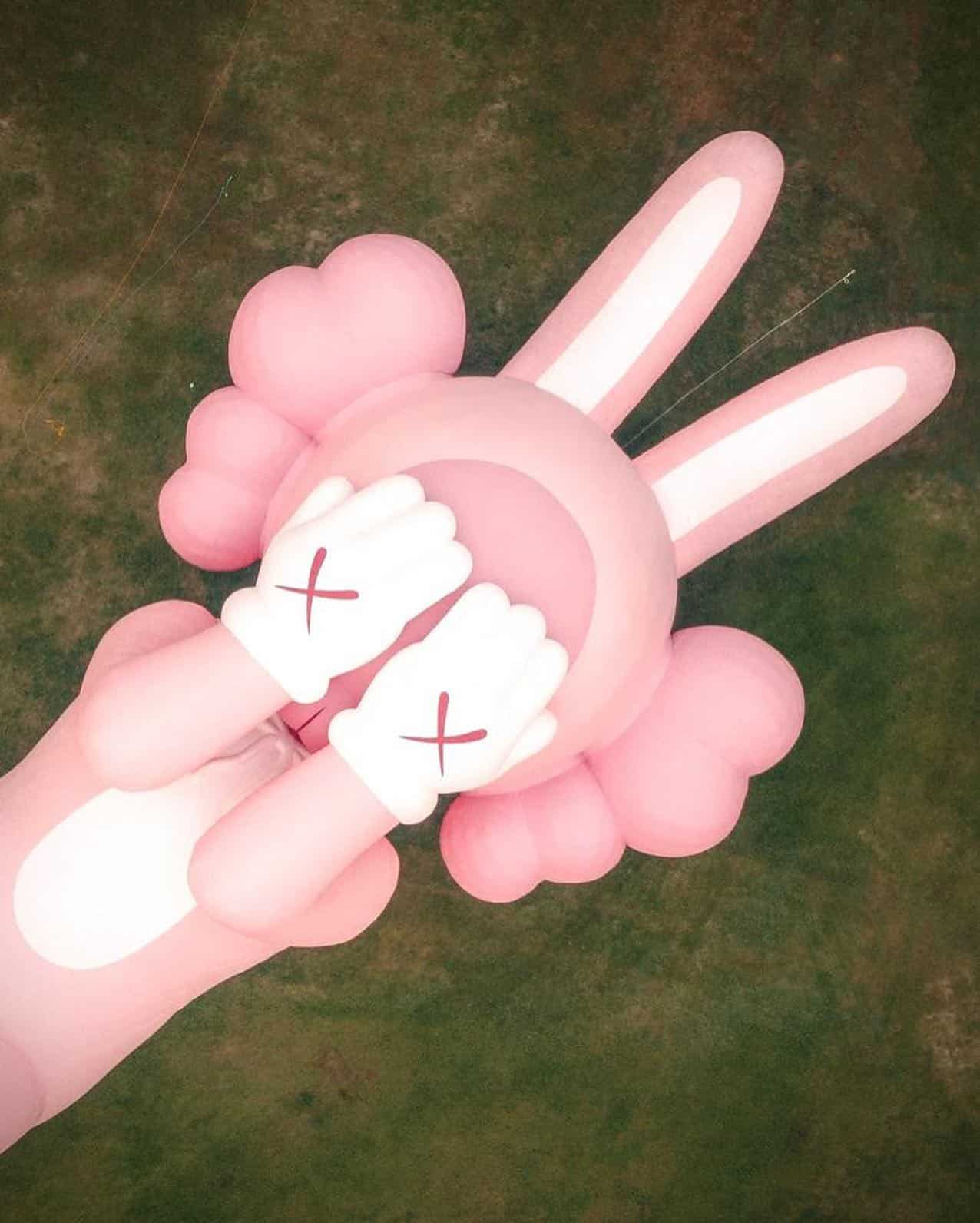 KAWS ESCULTURA ICO