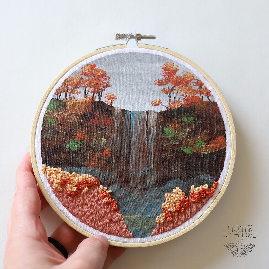 bordados y pintura acrílica de MK waterfall
