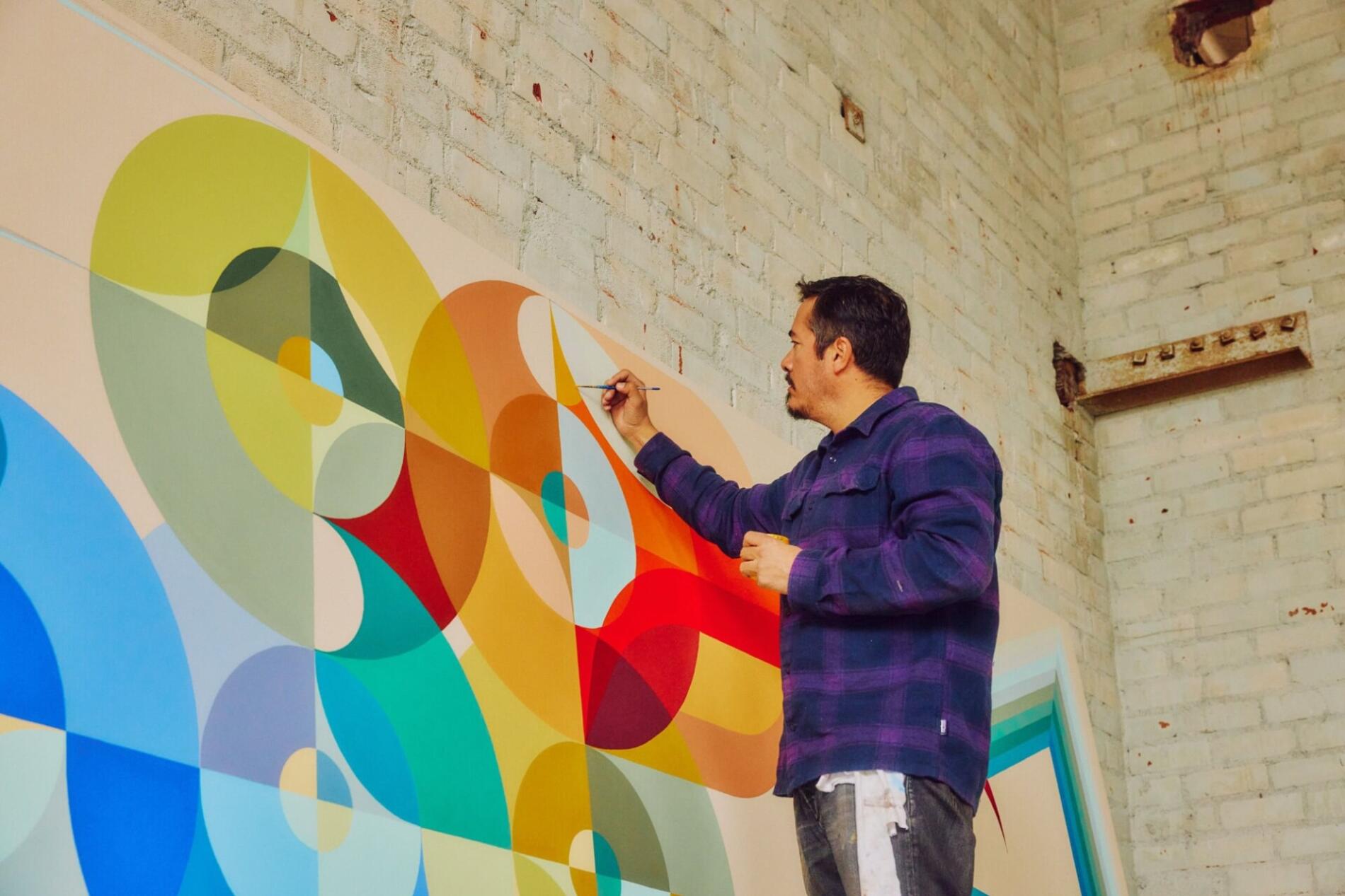 Eamon Ore-Giron pintura geometrica a gran escala amaru