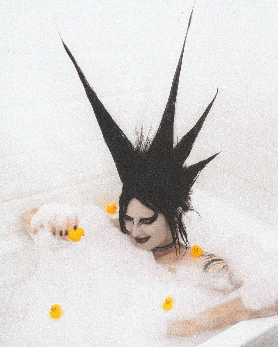 Kamilla Hanapova black bath