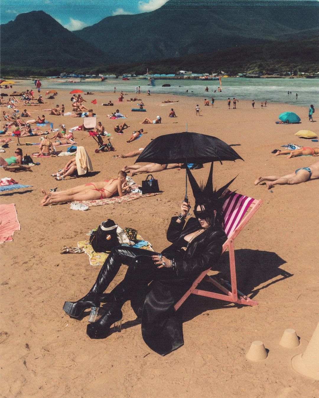 Kamilla Hanapova black hello beach