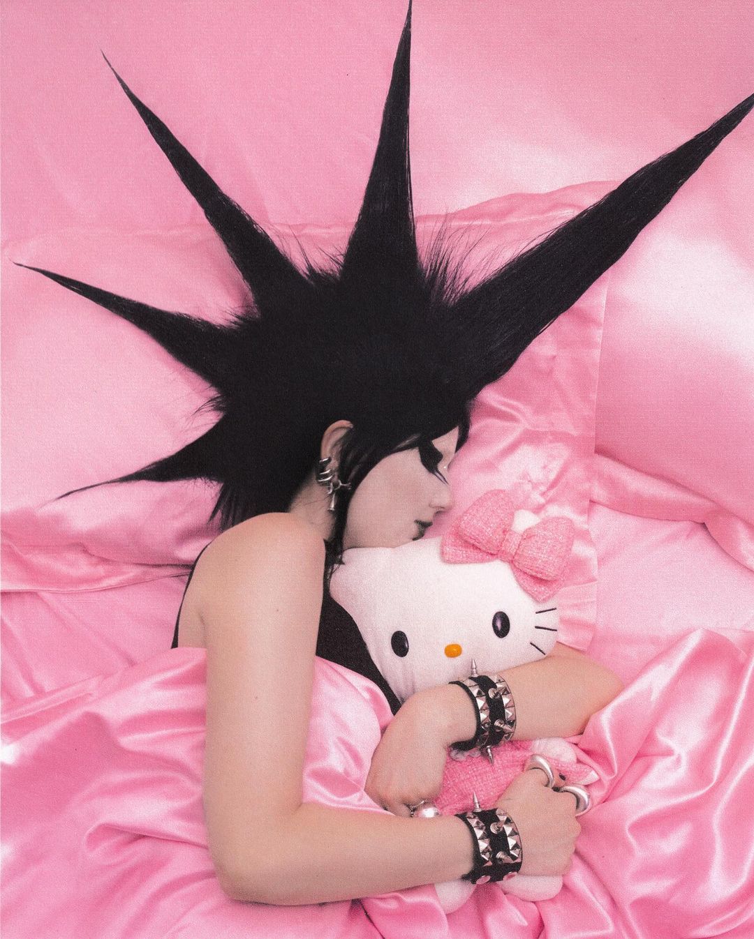 Kamilla Hanapova black hello kitty