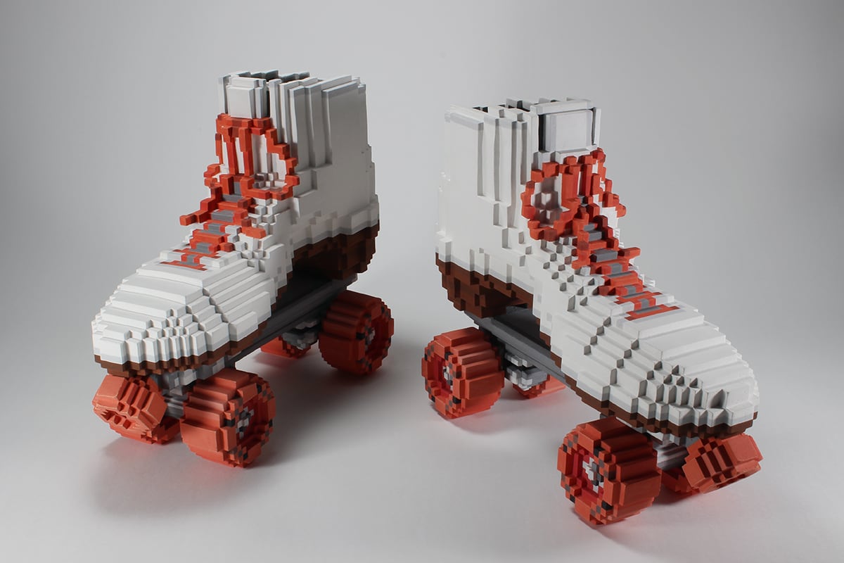 Toshiya Masud escultura pixelada patines