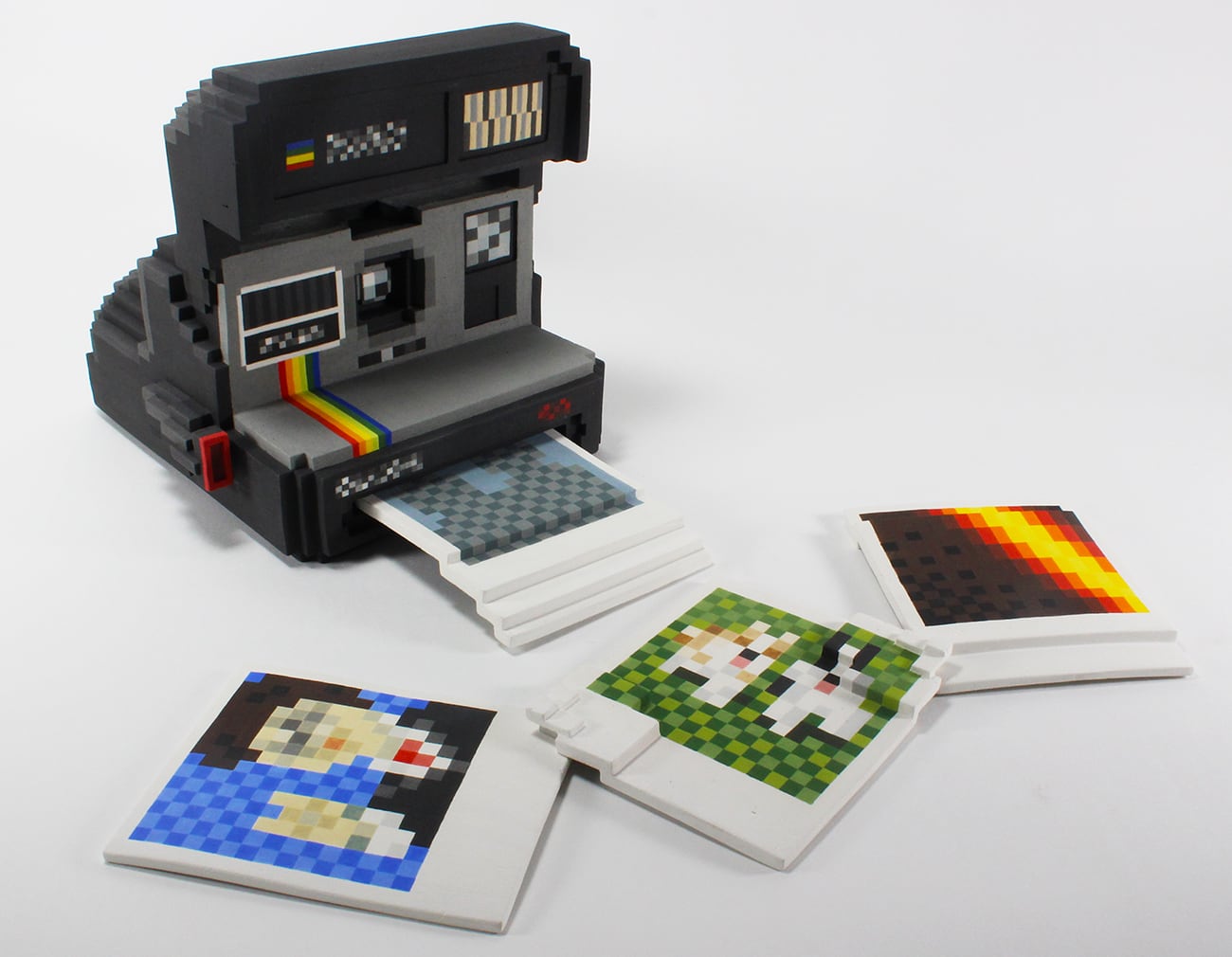 Toshiya Masud escultura pixelada polaroid